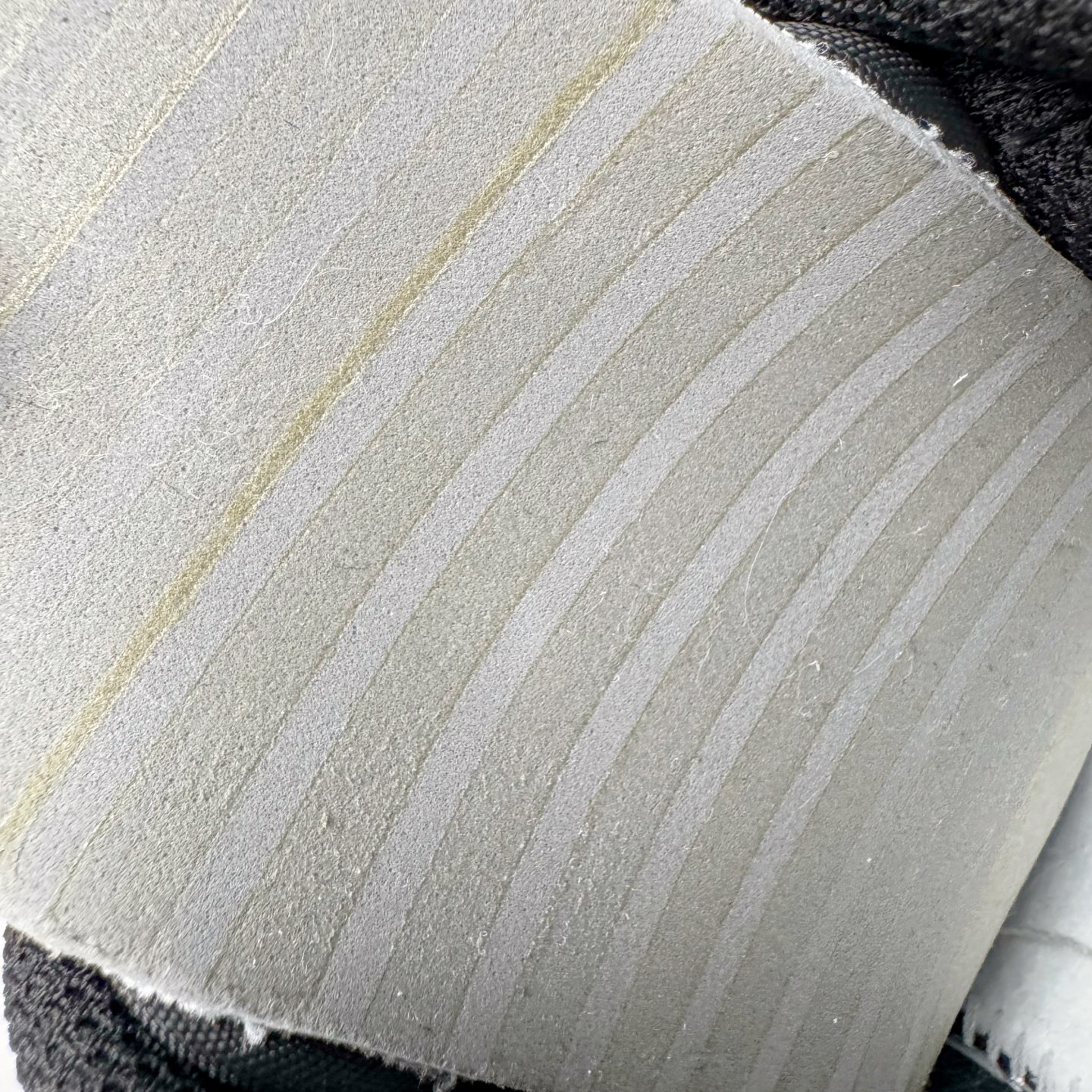 图片[11]-＃YC纯原 NK Dunk Low 蓝尾巴 DD1391-100 黑白为经，蓝橙为纬，经典Dunk 廓形被赋予摩登层次语言。以深邃黑为基底，衔接温润米白轮廓，奠定高级质感基调。标志性浅蓝Swoosh化身灵巧「蓝尾巴」，跃动鞋侧，醒目不张扬。小范围橙色点睛，瞬间激活潮流态度，行走间皆是低调与吸睛的平衡艺术。定制系列天花板 无原鞋不开发 全系列得物原鞋一比一校对开发 配色持续更新中 终端对接 优势输出 全套原厂楦头原纸板数据档案倾力打造 原汁原味莞产 极致还原 圈内最强针车工艺 高端零售指定版 广东原厂配套原盒原标 鞋盒分三个尺码段 原厂冲刀 超高清洁度 全鞋零毛边皮料切割 采用原厂百宏鞋带以及原厂百宏织唛舌标 内标可供原厂几率过验 进口原装条纹中底布 四线拉帮白色点胶 原厂拉帮手法遵循公司 原厂电绣 极致还原 尺码：36 36.5 37.5 38 38.5 39 40 40.5 41 42 42.5 43 44 44.5 45 46-选品中心