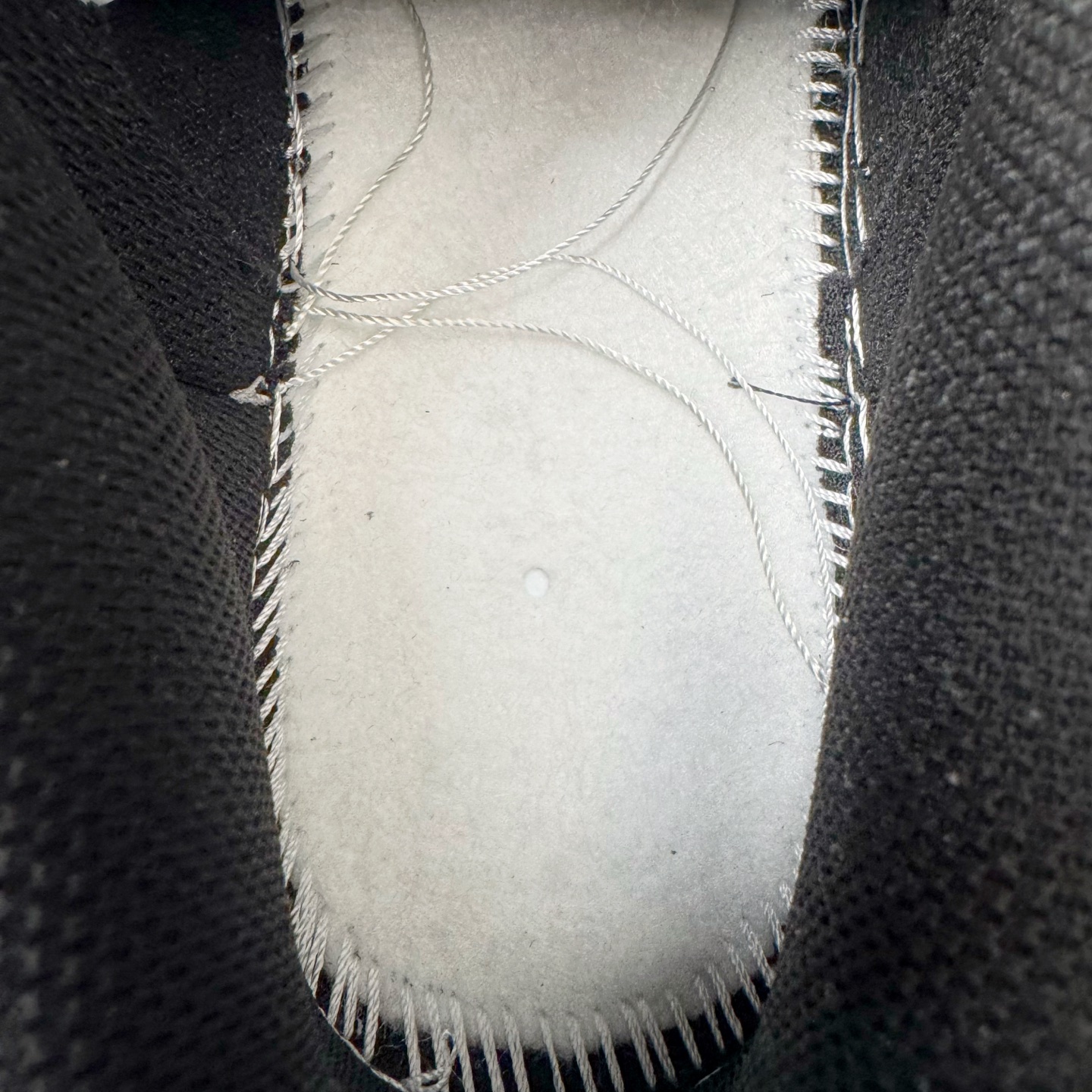 图片[12]-＃YC纯原 NK Dunk Low 蓝尾巴 DD1391-100 黑白为经，蓝橙为纬，经典Dunk 廓形被赋予摩登层次语言。以深邃黑为基底，衔接温润米白轮廓，奠定高级质感基调。标志性浅蓝Swoosh化身灵巧「蓝尾巴」，跃动鞋侧，醒目不张扬。小范围橙色点睛，瞬间激活潮流态度，行走间皆是低调与吸睛的平衡艺术。定制系列天花板 无原鞋不开发 全系列得物原鞋一比一校对开发 配色持续更新中 终端对接 优势输出 全套原厂楦头原纸板数据档案倾力打造 原汁原味莞产 极致还原 圈内最强针车工艺 高端零售指定版 广东原厂配套原盒原标 鞋盒分三个尺码段 原厂冲刀 超高清洁度 全鞋零毛边皮料切割 采用原厂百宏鞋带以及原厂百宏织唛舌标 内标可供原厂几率过验 进口原装条纹中底布 四线拉帮白色点胶 原厂拉帮手法遵循公司 原厂电绣 极致还原 尺码：36 36.5 37.5 38 38.5 39 40 40.5 41 42 42.5 43 44 44.5 45 46-选品中心