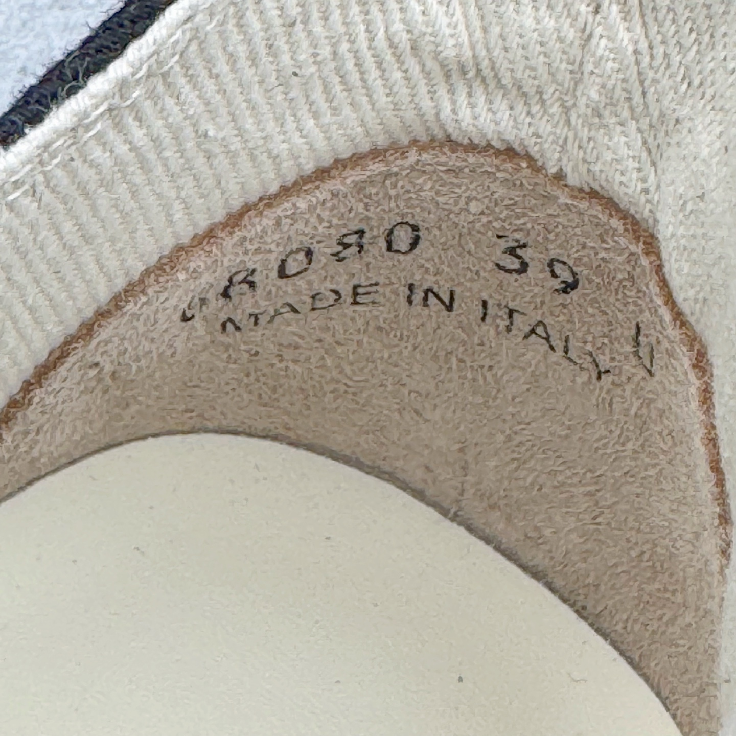 图片[12]-＃DG纯原 Rick Owens Drkshdw 瑞克·欧文斯低帮牛仔布时尚运动板鞋 黑色 二级市场已经7K以上 平台客户随意卖四位数 RO广东原厂出品 纯原天花板 原版一比一复刻 冲正绝不翻车 还原度达到百分之98以上 原楦开发纸版版型 ZP拆解原版1：1复模裁片纸版 力求做到0错位 这样才能达到和zp一致的鞋型味道 采用进口cnc数控机床开发对版独家tpu奶香大底 区别于市场所有版本 zp同源定制尼龙布 达到和zp一致手感 原厂进口细纹布 万邦订购原厂高弹粉红色海绵 内里搭配软质细腻羊皮 TPU高密度大底 软硬度透光度高已经测试和原版一致 尺码：36 37 38 39 40 41 42 43 44 45 46-选品中心