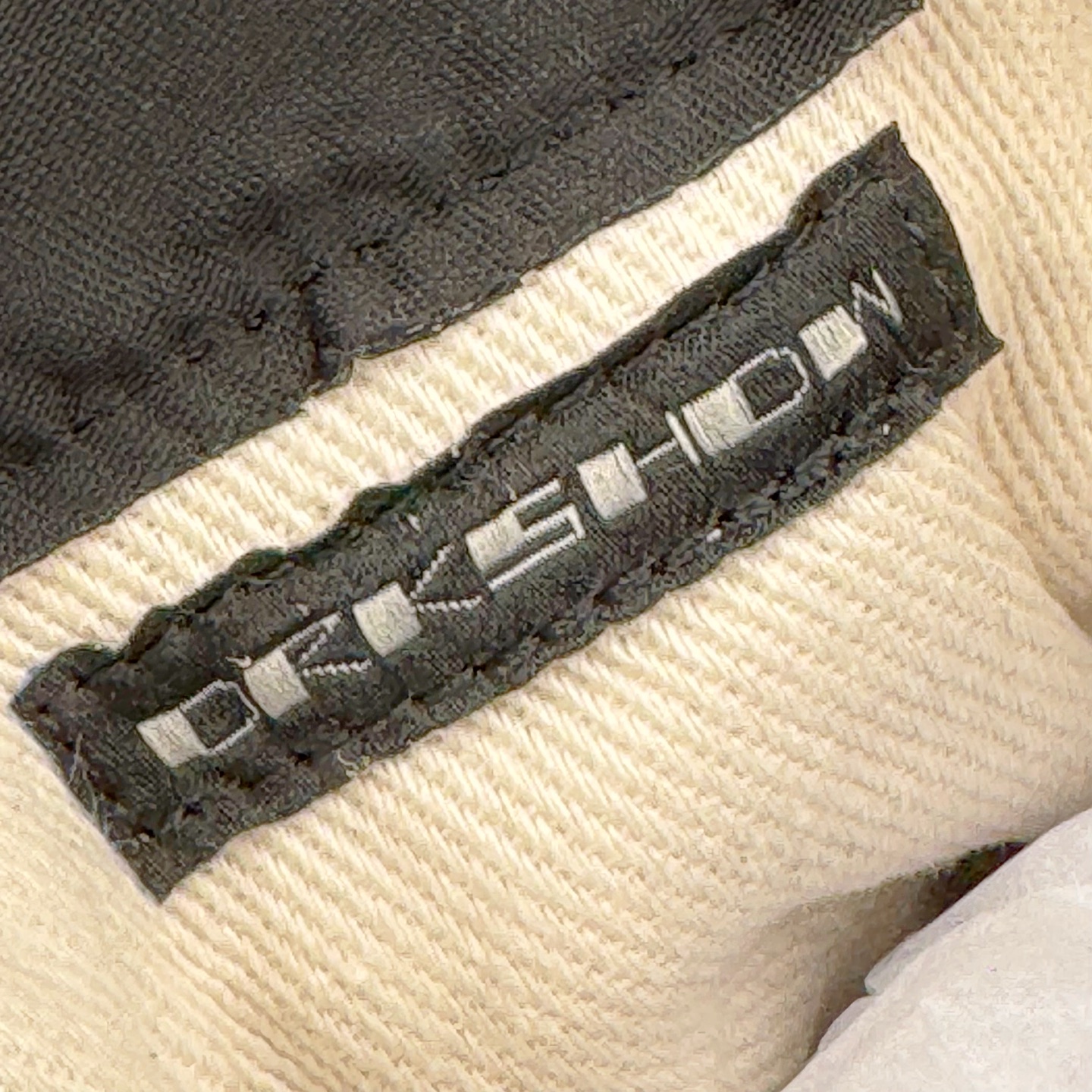 图片[13]-＃DG纯原 Rick Owens Drkshdw 瑞克·欧文斯低帮牛仔布时尚运动板鞋 黑色 二级市场已经7K以上 平台客户随意卖四位数 RO广东原厂出品 纯原天花板 原版一比一复刻 冲正绝不翻车 还原度达到百分之98以上 原楦开发纸版版型 ZP拆解原版1：1复模裁片纸版 力求做到0错位 这样才能达到和zp一致的鞋型味道 采用进口cnc数控机床开发对版独家tpu奶香大底 区别于市场所有版本 zp同源定制尼龙布 达到和zp一致手感 原厂进口细纹布 万邦订购原厂高弹粉红色海绵 内里搭配软质细腻羊皮 TPU高密度大底 软硬度透光度高已经测试和原版一致 尺码：36 37 38 39 40 41 42 43 44 45 46-选品中心