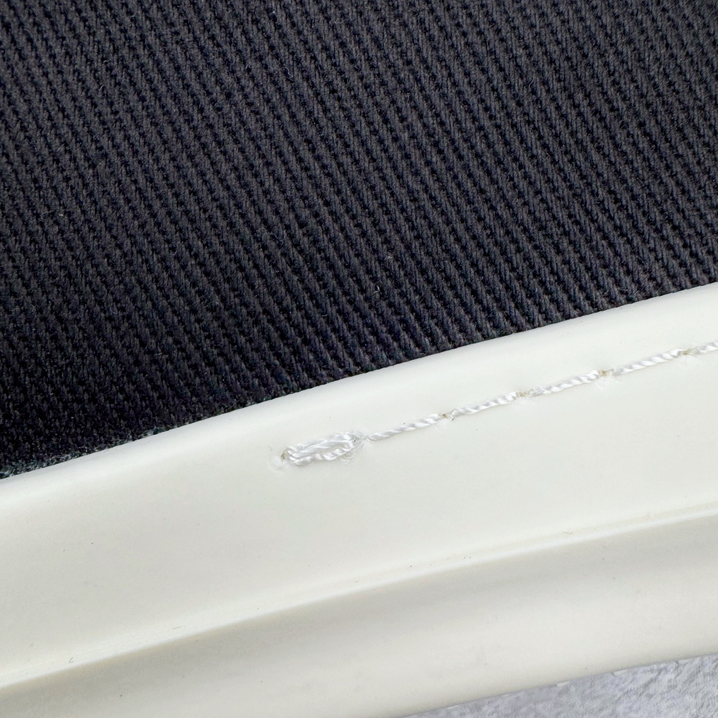 图片[19]-＃DG纯原 Rick Owens Drkshdw 瑞克·欧文斯低帮牛仔布时尚运动板鞋 黑色 二级市场已经7K以上 平台客户随意卖四位数 RO广东原厂出品 纯原天花板 原版一比一复刻 冲正绝不翻车 还原度达到百分之98以上 原楦开发纸版版型 ZP拆解原版1：1复模裁片纸版 力求做到0错位 这样才能达到和zp一致的鞋型味道 采用进口cnc数控机床开发对版独家tpu奶香大底 区别于市场所有版本 zp同源定制尼龙布 达到和zp一致手感 原厂进口细纹布 万邦订购原厂高弹粉红色海绵 内里搭配软质细腻羊皮 TPU高密度大底 软硬度透光度高已经测试和原版一致 尺码：36 37 38 39 40 41 42 43 44 45 46-选品中心