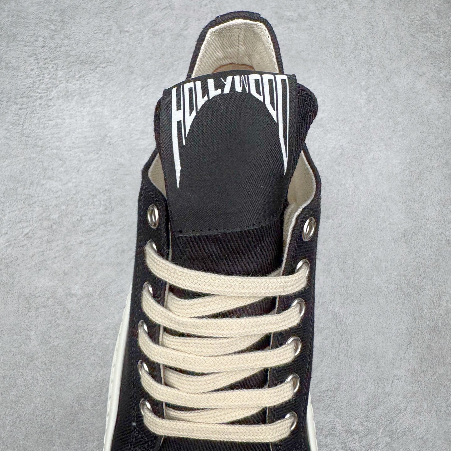 图片[5]-＃DG纯原 Rick Owens Drkshdw 瑞克·欧文斯低帮牛仔布时尚运动板鞋 黑色 二级市场已经7K以上 平台客户随意卖四位数 RO广东原厂出品 纯原天花板 原版一比一复刻 冲正绝不翻车 还原度达到百分之98以上 原楦开发纸版版型 ZP拆解原版1：1复模裁片纸版 力求做到0错位 这样才能达到和zp一致的鞋型味道 采用进口cnc数控机床开发对版独家tpu奶香大底 区别于市场所有版本 zp同源定制尼龙布 达到和zp一致手感 原厂进口细纹布 万邦订购原厂高弹粉红色海绵 内里搭配软质细腻羊皮 TPU高密度大底 软硬度透光度高已经测试和原版一致 尺码：36 37 38 39 40 41 42 43 44 45 46-选品中心