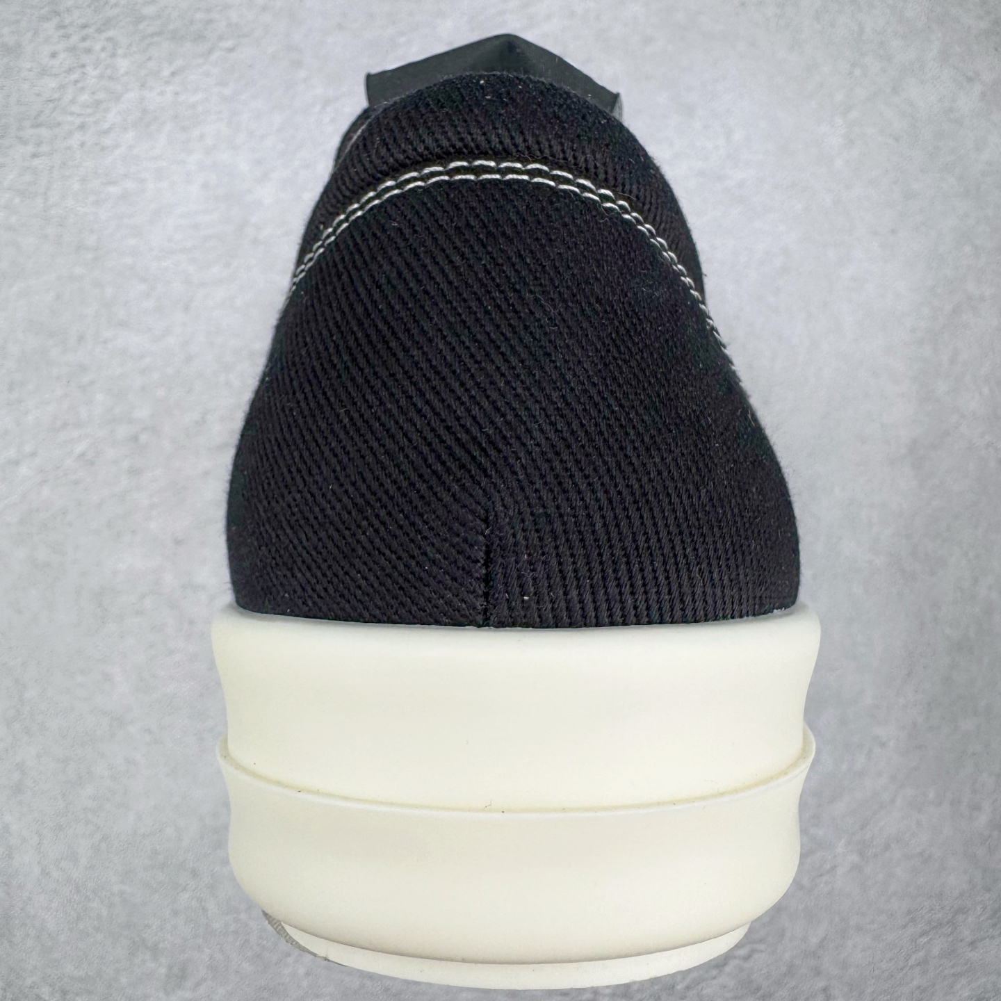 图片[8]-＃DG纯原 Rick Owens Drkshdw 瑞克·欧文斯低帮牛仔布时尚运动板鞋 黑色 二级市场已经7K以上 平台客户随意卖四位数 RO广东原厂出品 纯原天花板 原版一比一复刻 冲正绝不翻车 还原度达到百分之98以上 原楦开发纸版版型 ZP拆解原版1：1复模裁片纸版 力求做到0错位 这样才能达到和zp一致的鞋型味道 采用进口cnc数控机床开发对版独家tpu奶香大底 区别于市场所有版本 zp同源定制尼龙布 达到和zp一致手感 原厂进口细纹布 万邦订购原厂高弹粉红色海绵 内里搭配软质细腻羊皮 TPU高密度大底 软硬度透光度高已经测试和原版一致 尺码：36 37 38 39 40 41 42 43 44 45 46-选品中心