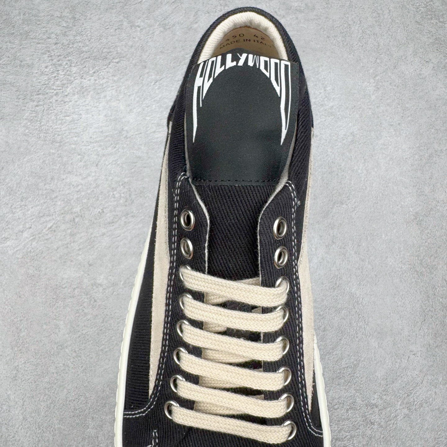 图片[5]-＃DG纯原 Rick Owens Drkshdw 瑞克·欧文斯低帮牛仔布时尚运动板鞋 黑色 二级市场已经7K以上 平台客户随意卖四位数 RO广东原厂出品 纯原天花板 原版一比一复刻 冲正绝不翻车 还原度达到百分之98以上 原楦开发纸版版型 ZP拆解原版1：1复模裁片纸版 力求做到0错位 这样才能达到和zp一致的鞋型味道 采用进口cnc数控机床开发对版独家tpu奶香大底 区别于市场所有版本 zp同源定制尼龙布 达到和zp一致手感 原厂进口细纹布 万邦订购原厂高弹粉红色海绵 内里搭配软质细腻羊皮 TPU高密度大底 软硬度透光度高已经测试和原版一致 尺码：36 37 38 39 40 41 42 43 44 45 46-选品中心