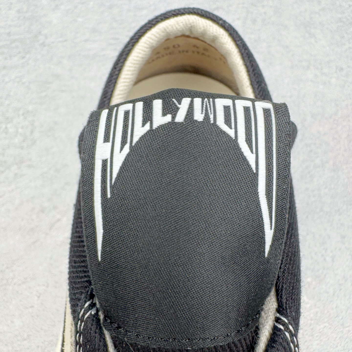 图片[15]-＃DG纯原 Rick Owens Drkshdw 瑞克·欧文斯低帮牛仔布时尚运动板鞋 黑色 二级市场已经7K以上 平台客户随意卖四位数 RO广东原厂出品 纯原天花板 原版一比一复刻 冲正绝不翻车 还原度达到百分之98以上 原楦开发纸版版型 ZP拆解原版1：1复模裁片纸版 力求做到0错位 这样才能达到和zp一致的鞋型味道 采用进口cnc数控机床开发对版独家tpu奶香大底 区别于市场所有版本 zp同源定制尼龙布 达到和zp一致手感 原厂进口细纹布 万邦订购原厂高弹粉红色海绵 内里搭配软质细腻羊皮 TPU高密度大底 软硬度透光度高已经测试和原版一致 尺码：36 37 38 39 40 41 42 43 44 45 46-选品中心