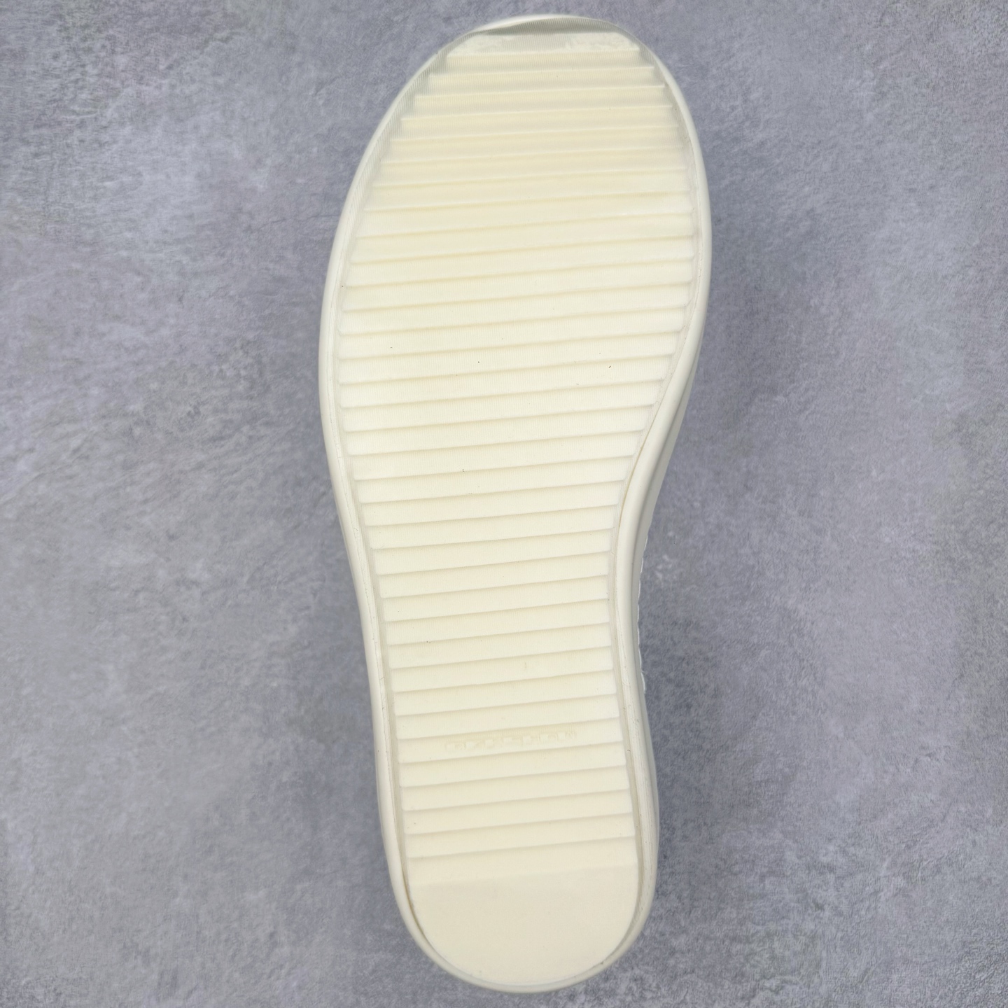 图片[9]-＃DG纯原 Rick Owens Drkshdw 瑞克·欧文斯低帮牛仔布时尚运动板鞋 黑色 二级市场已经7K以上 平台客户随意卖四位数 RO广东原厂出品 纯原天花板 原版一比一复刻 冲正绝不翻车 还原度达到百分之98以上 原楦开发纸版版型 ZP拆解原版1：1复模裁片纸版 力求做到0错位 这样才能达到和zp一致的鞋型味道 采用进口cnc数控机床开发对版独家tpu奶香大底 区别于市场所有版本 zp同源定制尼龙布 达到和zp一致手感 原厂进口细纹布 万邦订购原厂高弹粉红色海绵 内里搭配软质细腻羊皮 TPU高密度大底 软硬度透光度高已经测试和原版一致 尺码：36 37 38 39 40 41 42 43 44 45 46-选品中心