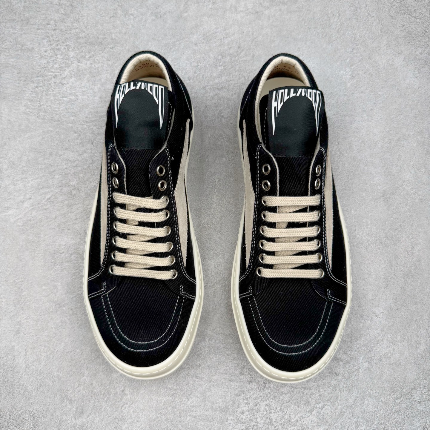 图片[2]-＃DG纯原 Rick Owens Drkshdw 瑞克·欧文斯低帮牛仔布时尚运动板鞋 黑色 二级市场已经7K以上 平台客户随意卖四位数 RO广东原厂出品 纯原天花板 原版一比一复刻 冲正绝不翻车 还原度达到百分之98以上 原楦开发纸版版型 ZP拆解原版1：1复模裁片纸版 力求做到0错位 这样才能达到和zp一致的鞋型味道 采用进口cnc数控机床开发对版独家tpu奶香大底 区别于市场所有版本 zp同源定制尼龙布 达到和zp一致手感 原厂进口细纹布 万邦订购原厂高弹粉红色海绵 内里搭配软质细腻羊皮 TPU高密度大底 软硬度透光度高已经测试和原版一致 尺码：36 37 38 39 40 41 42 43 44 45 46-选品中心