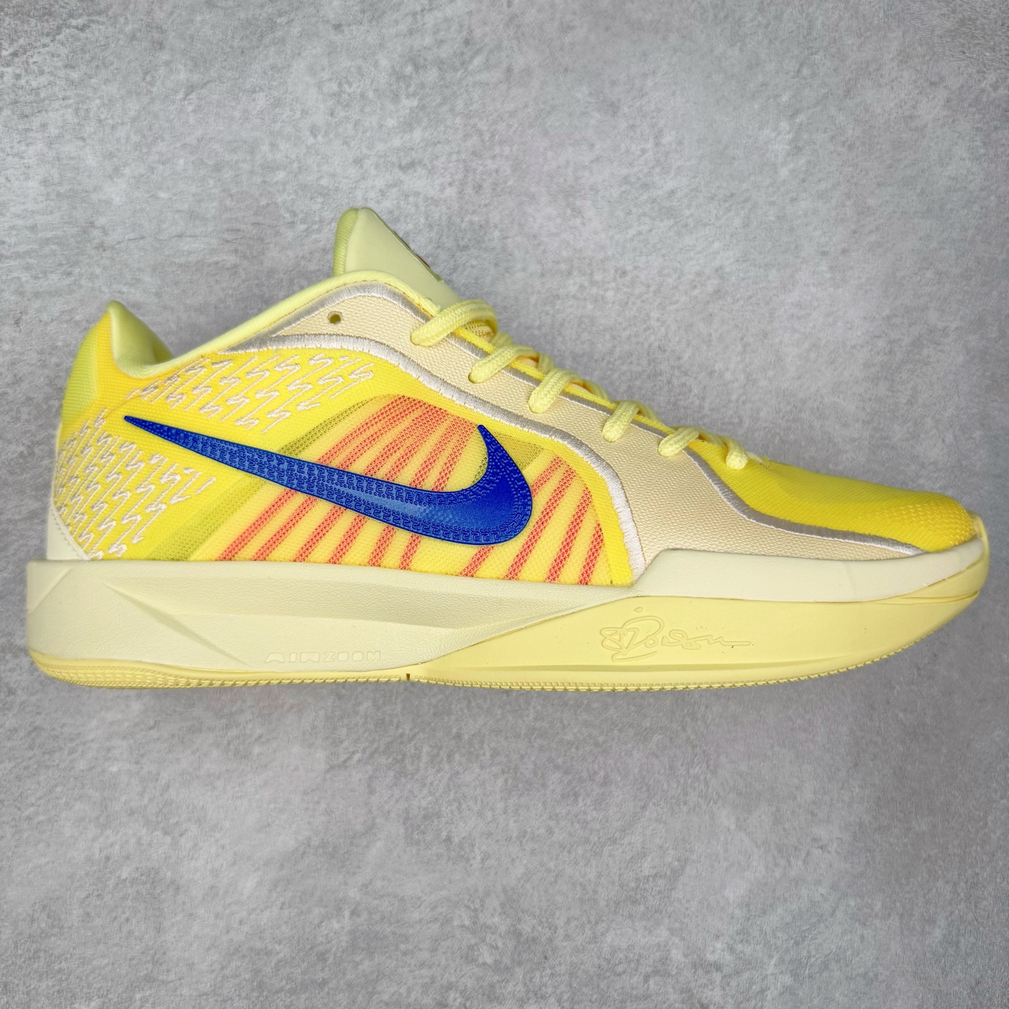 NK Sabrina 2 \’lonic\’ 萨布丽娜二代签名减震防滑低帮篮球鞋 FQ2174 灵感来自 lonescu 的罗马尼亚传统 在前掌和鞋眼处采用特殊图案 向传统的罗马尼亚艺术和建筑致敬 它配备了全掌 NK React 缓震系统 并在前脚掌处配备了 Zoom Air 气垫 大胆的任何人任何地方 信息嵌入中底 象征着 lonescu的竞争精神以及她相信梦想家可以来自任何地方 该鞋还包括带锁定中足束带系统 以帮助固定脚部 Sabrina 1 的这款产品采用光子粉尘、无烟煤色、紫红色梦幻、浅烟灰色和浅骨色配色方案 尺码：36 36.5 37.5 38 38.5 39 40 40.5 41 42 42.5 43 44 44.5 45 46-选品中心