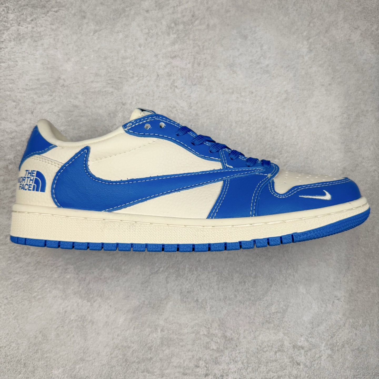 TS x Air Jordan AJ1 Low 倒钩低帮联名定制配色 LD2025-033 原厂内置气垫魔块 A模大底 头层小牛皮 鞋舌AJ原厂专用牛津布+AJ专用反口珍珠布+原厂无杂质高弹内里海棉+特殊封边弹力鞋带 实拍调校N版已经零色差零失真 百分百还原实物色彩所见即所得 不存在货不对板色差等低级问题 选购参考实物拍摄 不混卖不参货 只用心做好货严格选品 承诺混一赔十 尺码：36 36.5 37.5 38 38.5 39 40 40.5 41 42 42.5 43 44 44.5 45-选品中心