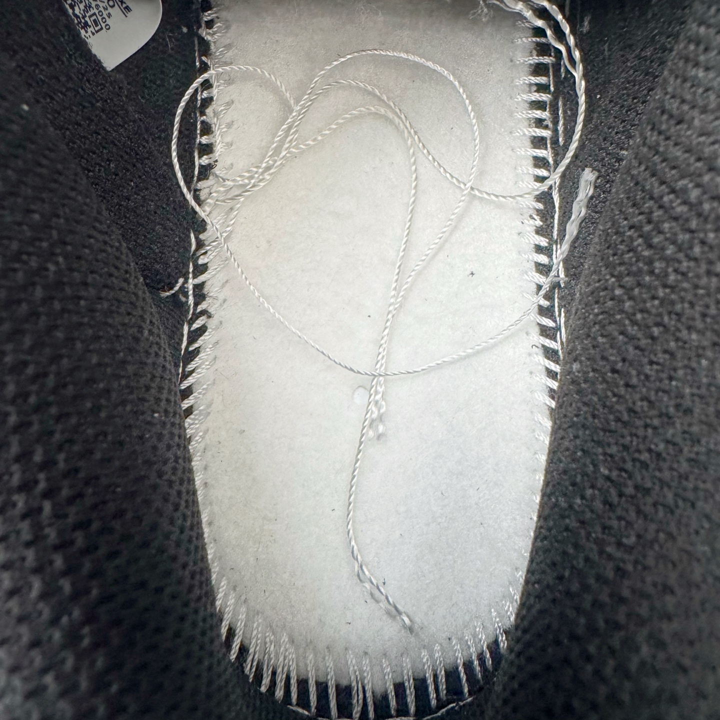 图片[11]-＃YC纯原 NK Dunk Low 莓莓奶茶 DD1391-100 当莓果粉跃上经典黑白廓形，以沉稳黑为主调打底，点缀柔润米白，如奶茶杯缘绵密的奶盖，柔化撞色冲击，增添高级暖意。柔嫩粉红Swoosh 跃然而出，迸发少女系活力，甜蜜值瞬间拉满！今日穿搭的满分解法，便藏在足尖这抹温柔暴击里。可踩晨光通勤，亦可踏晚风约会。定制系列天花板 无原鞋不开发 全系列得物原鞋一比一校对开发 配色持续更新中 终端对接 优势输出 全套原厂楦头原纸板数据档案倾力打造 原汁原味莞产 极致还原 圈内最强针车工艺 高端零售指定版 广东原厂配套原盒原标 鞋盒分三个尺码段 原厂冲刀 超高清洁度 全鞋零毛边皮料切割 采用原厂百宏鞋带以及原厂百宏织唛舌标 内标可供原厂几率过验 进口原装条纹中底布 四线拉帮白色点胶 原厂拉帮手法遵循公司 原厂电绣 极致还原 尺码：36 36.5 37.5 38 38.5 39 40 40.5 41 42 42.5 43 44 44.5 45 46-选品中心