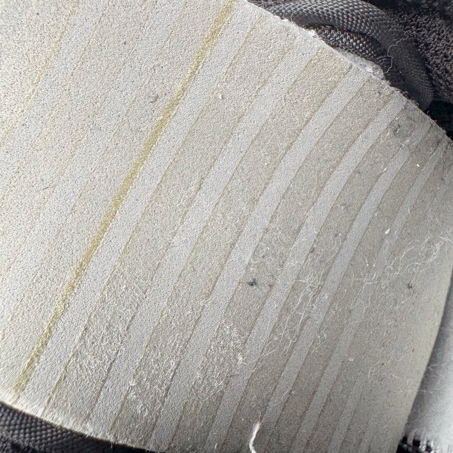 图片[10]-＃YC纯原 NK Dunk Low 莓莓奶茶 DD1391-100 当莓果粉跃上经典黑白廓形，以沉稳黑为主调打底，点缀柔润米白，如奶茶杯缘绵密的奶盖，柔化撞色冲击，增添高级暖意。柔嫩粉红Swoosh 跃然而出，迸发少女系活力，甜蜜值瞬间拉满！今日穿搭的满分解法，便藏在足尖这抹温柔暴击里。可踩晨光通勤，亦可踏晚风约会。定制系列天花板 无原鞋不开发 全系列得物原鞋一比一校对开发 配色持续更新中 终端对接 优势输出 全套原厂楦头原纸板数据档案倾力打造 原汁原味莞产 极致还原 圈内最强针车工艺 高端零售指定版 广东原厂配套原盒原标 鞋盒分三个尺码段 原厂冲刀 超高清洁度 全鞋零毛边皮料切割 采用原厂百宏鞋带以及原厂百宏织唛舌标 内标可供原厂几率过验 进口原装条纹中底布 四线拉帮白色点胶 原厂拉帮手法遵循公司 原厂电绣 极致还原 尺码：36 36.5 37.5 38 38.5 39 40 40.5 41 42 42.5 43 44 44.5 45 46-选品中心