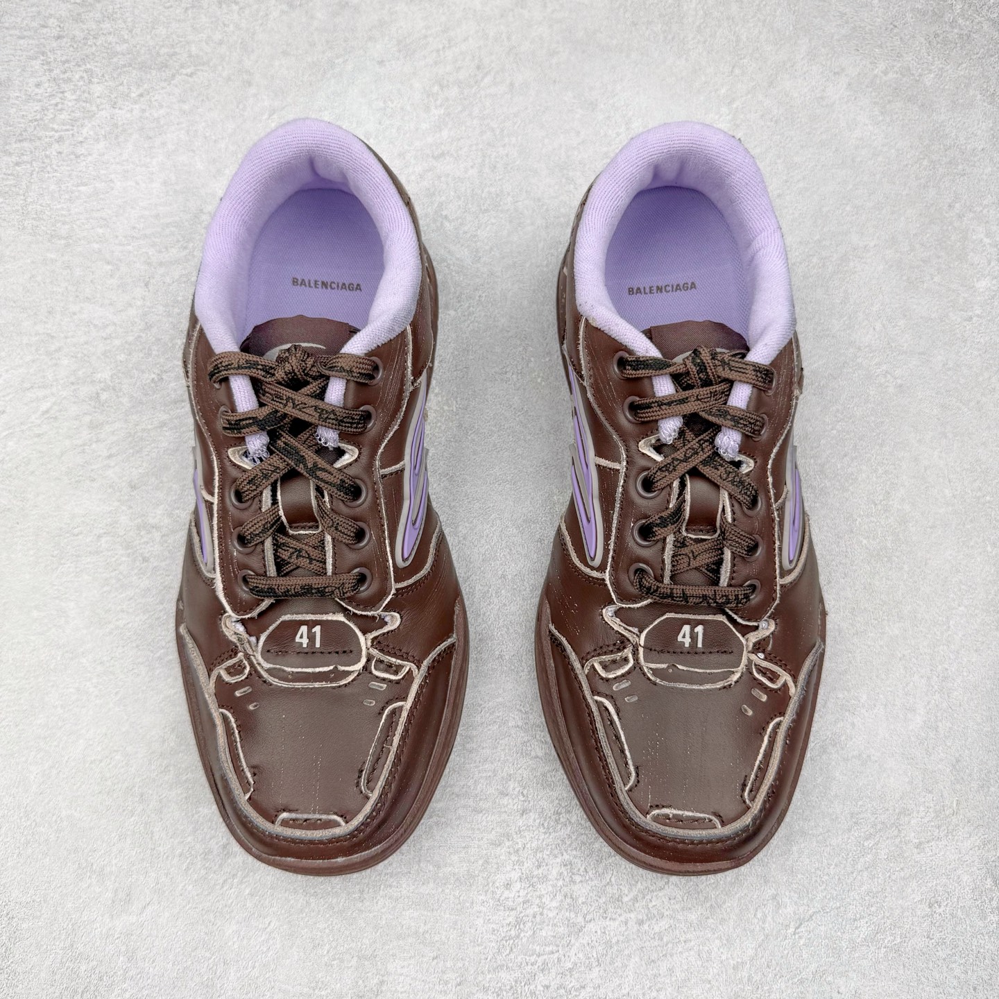 图片[2]-＃VG零售版 Balenciaga Hamptons Worn-Out 巴黎世家涤纶（聚酯纤维）牛皮革 圆头系带 低帮 生活休闲鞋板鞋 全套原纸板楦头开发 最原汁原味的灵魂版型 全鞋荧光划线卡点 胶水把控整洁度追求极致完美 每一双都是工艺品 多重QC质检 超越公司货的品控标准 实实在在的免检产品 原盒原配 正确字体电绣 粗细、位置、大小正确 侧边TPU 透气孔匹配意产原版 正确分离大底 TPU软底 原版一致大底LOGO 立体感十足 原厂皮料水洗做旧 采购原厂网纱 偏大一码 尺码：35 36 37 38 39 40 41 42 43 44 45 46-选品中心