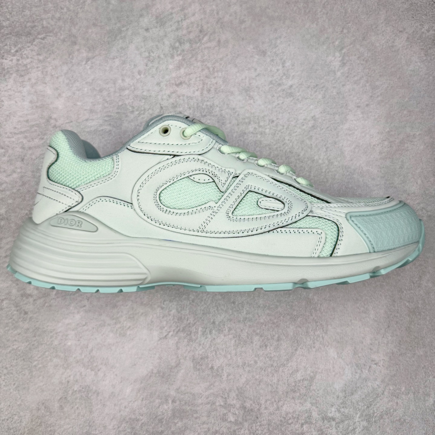 ＃纯原福利 Dior x Stone Island 迪奥石头岛联名款B30系列休闲运动鞋老爹鞋 这次精彩的合作堪称一场别开生面的对话，展现了非凡的创意。金•琼斯 （KIM JONES）倾情呈献 DIOR AND STONEISLAND 限定系列，经典罗盘玫瑰与 DIOR 徽标相互融合 该款系列采用黑网色眼织物白和色科技料面精心制作，作饰以反光“CD30”图形标志，外格轻盈的刻雕效果橡胶鞋搭底配标志性点的缀提升格调，内弹部力细节塑造想理的舒适穿着体验可与各休式闲造型配搭，彰显尚时现代的运风动范 尺码：38 39 40 41 42 43 44 45 46 47-选品中心