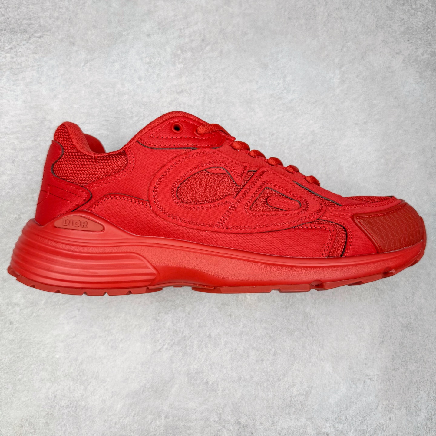 ＃纯原福利 Dior x Stone Island 迪奥石头岛联名款B30系列休闲运动鞋老爹鞋 这次精彩的合作堪称一场别开生面的对话，展现了非凡的创意。金•琼斯 （KIM JONES）倾情呈献 DIOR AND STONEISLAND 限定系列，经典罗盘玫瑰与 DIOR 徽标相互融合 该款系列采用黑网色眼织物白和色科技料面精心制作，作饰以反光“CD30”图形标志，外格轻盈的刻雕效果橡胶鞋搭底配标志性点的缀提升格调，内弹部力细节塑造想理的舒适穿着体验可与各休式闲造型配搭，彰显尚时现代的运风动范 尺码：38 39 40 41 42 43 44 45 46 47-选品中心