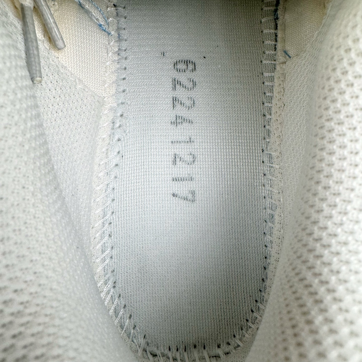 图片[10]-＃ZC总裁 Asics GEL-NYC 亚瑟士防滑耐磨透气低帮运动休闲鞋 GEL-NYC™ 运动鞋的灵感源自传统和现代高性能跑步风格 其鞋面结构参考了 2000 年代初的 GEL-NIMBUS™ 3 鞋 并将其与 MC-PLUS V 设计中的各种装饰融为一体 该工装通过使用 GEL-CUMULUS® 16 鞋的工装系统来对比鞋面的复古风格 通过轻质泡沫和 GEL® 技术嵌入物的结合 这种中底结构有助于创造先进的脚底舒适度 尺码：36 37 37.5 38 39 40.5 41.5 42 42.5 43.5 44 45 46.5 47-选品中心