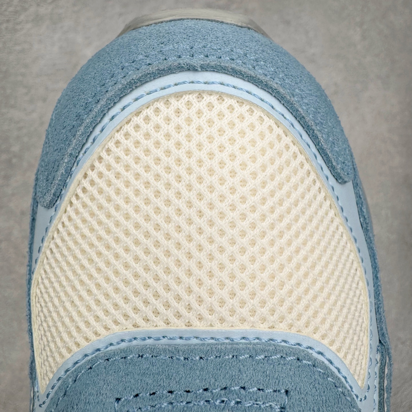 图片[15]-＃ZC总裁 Asics GEL-NYC 亚瑟士防滑耐磨透气低帮运动休闲鞋 GEL-NYC™ 运动鞋的灵感源自传统和现代高性能跑步风格 其鞋面结构参考了 2000 年代初的 GEL-NIMBUS™ 3 鞋 并将其与 MC-PLUS V 设计中的各种装饰融为一体 该工装通过使用 GEL-CUMULUS® 16 鞋的工装系统来对比鞋面的复古风格 通过轻质泡沫和 GEL® 技术嵌入物的结合 这种中底结构有助于创造先进的脚底舒适度 尺码：36 37 37.5 38 39 40.5 41.5 42 42.5 43.5 44 45 46.5 47-选品中心