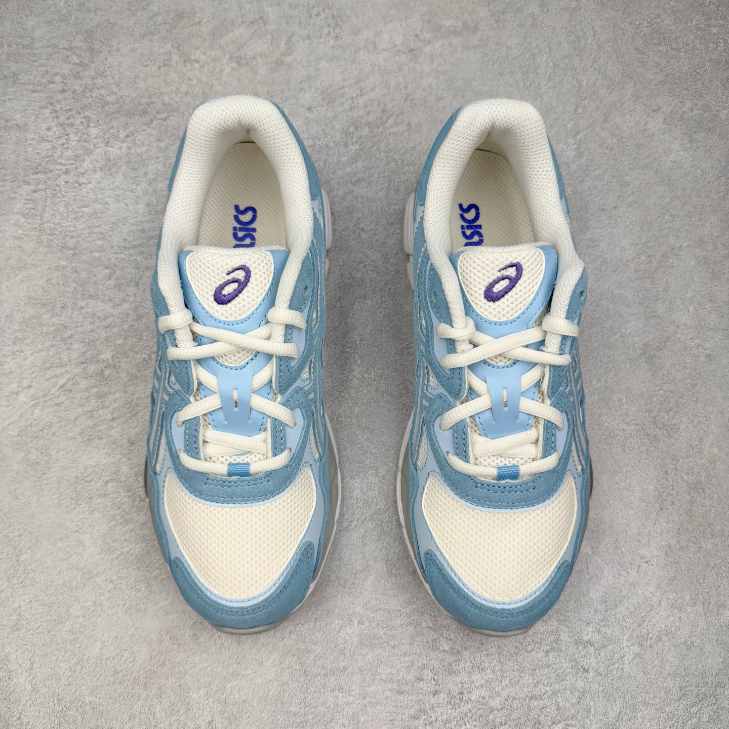 图片[2]-＃ZC总裁 Asics GEL-NYC 亚瑟士防滑耐磨透气低帮运动休闲鞋 GEL-NYC™ 运动鞋的灵感源自传统和现代高性能跑步风格 其鞋面结构参考了 2000 年代初的 GEL-NIMBUS™ 3 鞋 并将其与 MC-PLUS V 设计中的各种装饰融为一体 该工装通过使用 GEL-CUMULUS® 16 鞋的工装系统来对比鞋面的复古风格 通过轻质泡沫和 GEL® 技术嵌入物的结合 这种中底结构有助于创造先进的脚底舒适度 尺码：36 37 37.5 38 39 40.5 41.5 42 42.5 43.5 44 45 46.5 47-选品中心