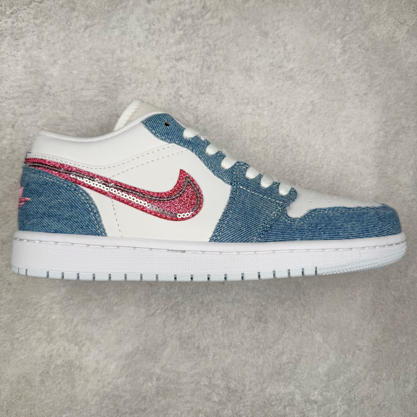 ＃K版 Air Jordan AJ1 Low 低帮 HQ2001-400 全新流水线出品 DT版本唯一平替选择 市场第二梯队最强版 全部原鞋开发 原楦原纸板开发 全鞋电脑针车 原厂内置全掌气垫 原盒内在原标 唯一Zp原版鞋带绑法 免检产品 全新2022版型 全头层皮料 完美零毛边处理 原厂配置全掌气垫 价格定位良心 几十个配色陆续出货 实拍调校N版已经零色差零失真 百分百还原实物色彩所见即所得 不存在货不对板色差等低级问题 选购参考实物拍摄 不混卖不参货 只用心做好货严格选品 承诺混一赔十 尺码：36 36.5 37.5 38 38.5 39 40 40.5 41 42 42.5 43 44 44.5 45-选品中心