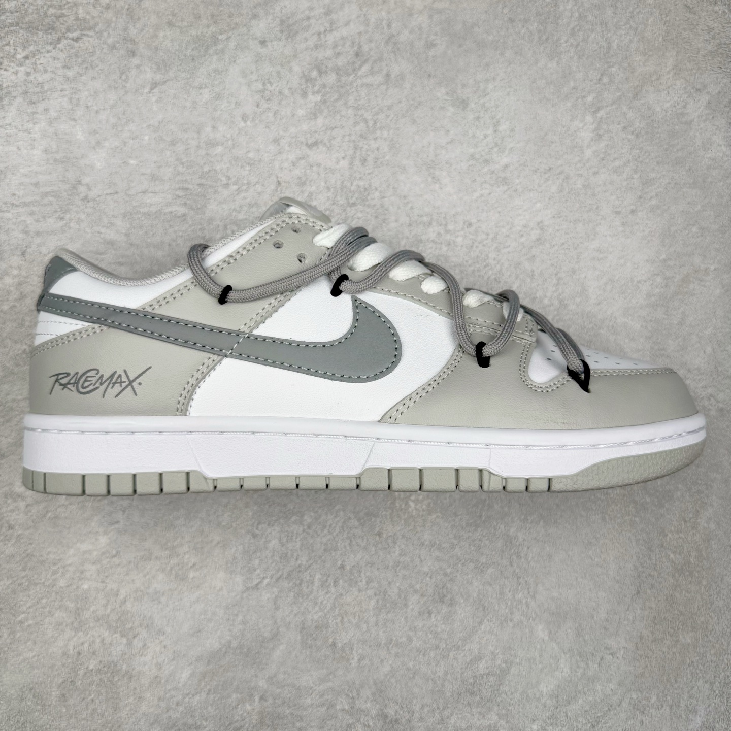 NK Dunk Low DD1391-103 定制系列天花板 无原鞋不开发 全系列得物原鞋一比一校对开发 配色持续更新中 终端对接 优势输出 全套原厂楦头原纸板数据档案倾力打造 原汁原味莞产 极致还原 圈内最强针车工艺 高端零售指定版 广东原厂配套原盒原标 鞋盒分三个尺码段 原厂冲刀 超高清洁度 全鞋零毛边皮料切割 采用原厂百宏鞋带以及原厂百宏织唛舌标 内标可供原厂几率过验 进口原装条纹中底布 四线拉帮白色点胶 原厂拉帮手法遵循公司 原厂电绣 极致还原 尺码：36 36.5 37.5 38 38.5 39 40 40.5 41 42 42.5 43 44 44.5 45 46-选品中心