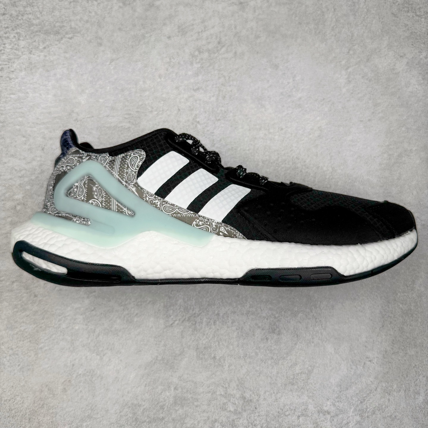 #纯原福利 AD Nite Jogger 2019 Boost 联名夜行者复古跑鞋 原厂材料 原厂大底 私家独模 网布搭配麂皮拼接打造鞋面 极具复古风格鞋头及鞋跟点缀3M反光设计极为亮眼中底采用全掌 Boost 科技 厚度相当可观 脚感极佳 尺码:36 36.5 37 38 38.5 39 40 40.5 41 42 42.5 43 44 44.5 45-选品中心