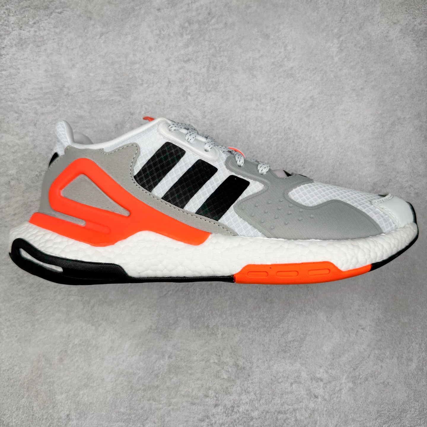 #纯原福利 AD Nite Jogger 2019 Boost 联名夜行者复古跑鞋 原厂材料 原厂大底 私家独模 网布搭配麂皮拼接打造鞋面 极具复古风格鞋头及鞋跟点缀3M反光设计极为亮眼中底采用全掌 Boost 科技 厚度相当可观 脚感极佳 尺码:36 36.5 37 38 38.5 39 40 40.5 41 42 42.5 43 44 44.5 45-选品中心