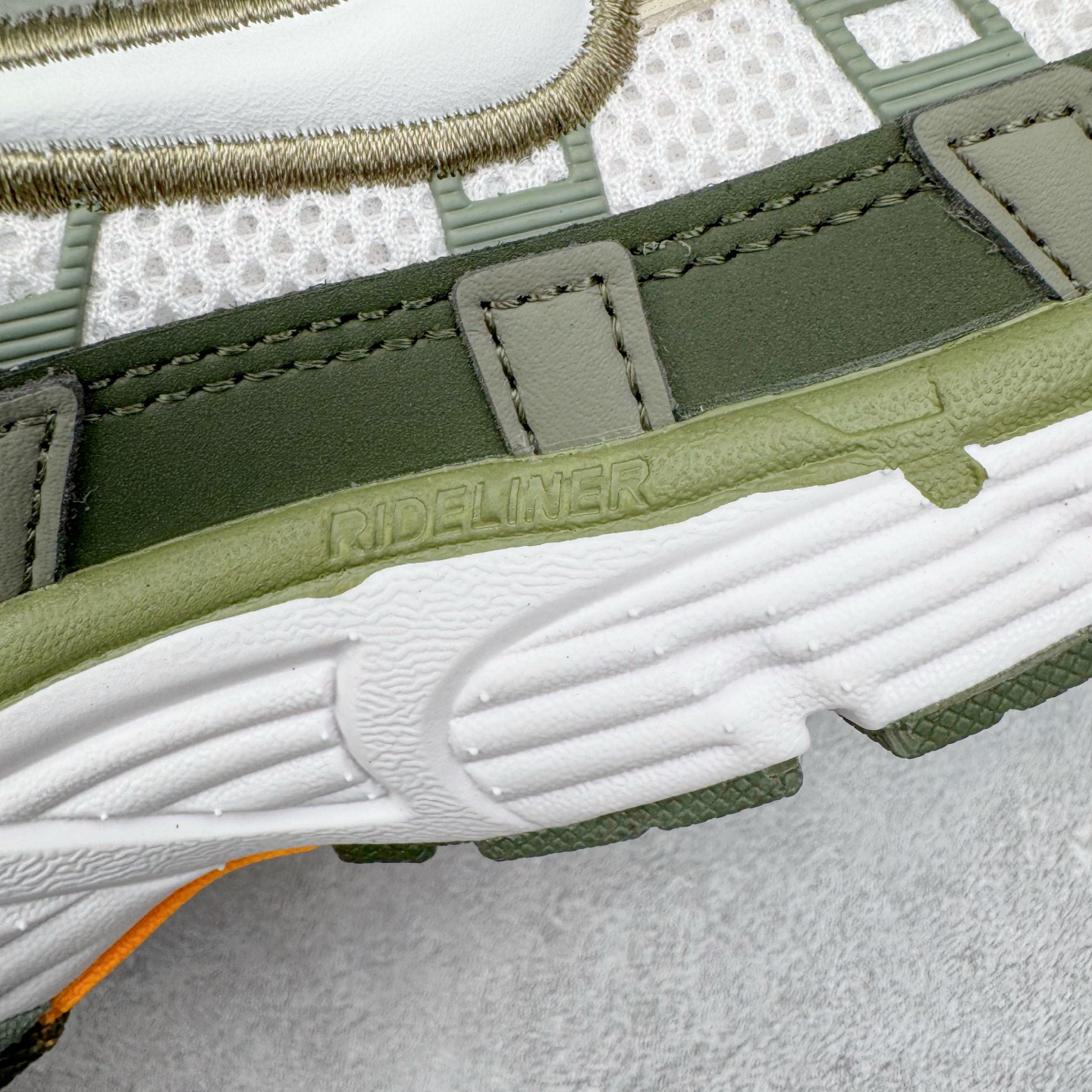 图片[13]-＃CS纯原 NK P-6000 系列低帮复古老爹风休闲运动舒适慢跑鞋 IH0246-320 购入原鞋原装纸板楦头开发 独家私模四层组合大底 市场唯一正确版本 良心定价 新配色陆续出货 进口三文治网面 融合 Pegasus 过往运动鞋设计 助力 21 世纪早期跑步运动跃升时尚新高度 采用透气网眼布、运动风格线条和耐穿覆面 兼具吸睛外观和舒适感受 中底泡绵以田径赛道为灵感 打造厚实设计 缔造出众缓震性能 尺码：36 36.5 37.5 38 38.5 39 40 40.5 41 42 42.5 43 44 44.5 45-选品中心