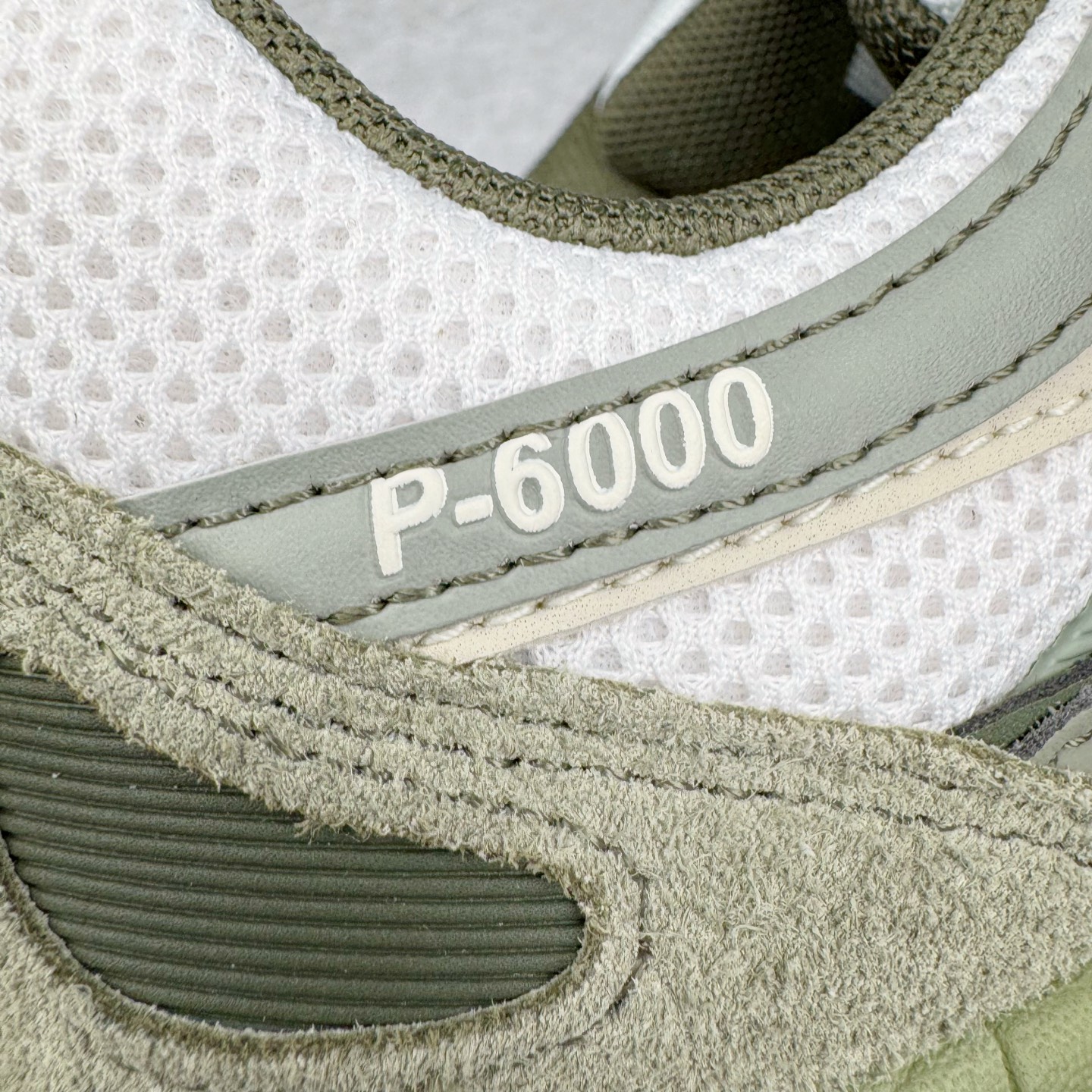 图片[15]-＃CS纯原 NK P-6000 系列低帮复古老爹风休闲运动舒适慢跑鞋 IH0246-320 购入原鞋原装纸板楦头开发 独家私模四层组合大底 市场唯一正确版本 良心定价 新配色陆续出货 进口三文治网面 融合 Pegasus 过往运动鞋设计 助力 21 世纪早期跑步运动跃升时尚新高度 采用透气网眼布、运动风格线条和耐穿覆面 兼具吸睛外观和舒适感受 中底泡绵以田径赛道为灵感 打造厚实设计 缔造出众缓震性能 尺码：36 36.5 37.5 38 38.5 39 40 40.5 41 42 42.5 43 44 44.5 45-选品中心