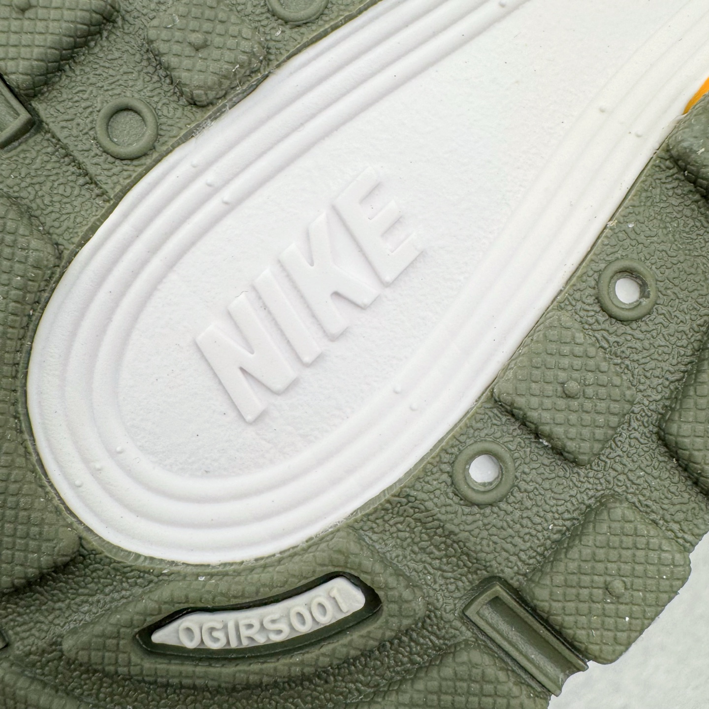 图片[12]-＃CS纯原 NK P-6000 系列低帮复古老爹风休闲运动舒适慢跑鞋 IH0246-320 购入原鞋原装纸板楦头开发 独家私模四层组合大底 市场唯一正确版本 良心定价 新配色陆续出货 进口三文治网面 融合 Pegasus 过往运动鞋设计 助力 21 世纪早期跑步运动跃升时尚新高度 采用透气网眼布、运动风格线条和耐穿覆面 兼具吸睛外观和舒适感受 中底泡绵以田径赛道为灵感 打造厚实设计 缔造出众缓震性能 尺码：36 36.5 37.5 38 38.5 39 40 40.5 41 42 42.5 43 44 44.5 45-选品中心