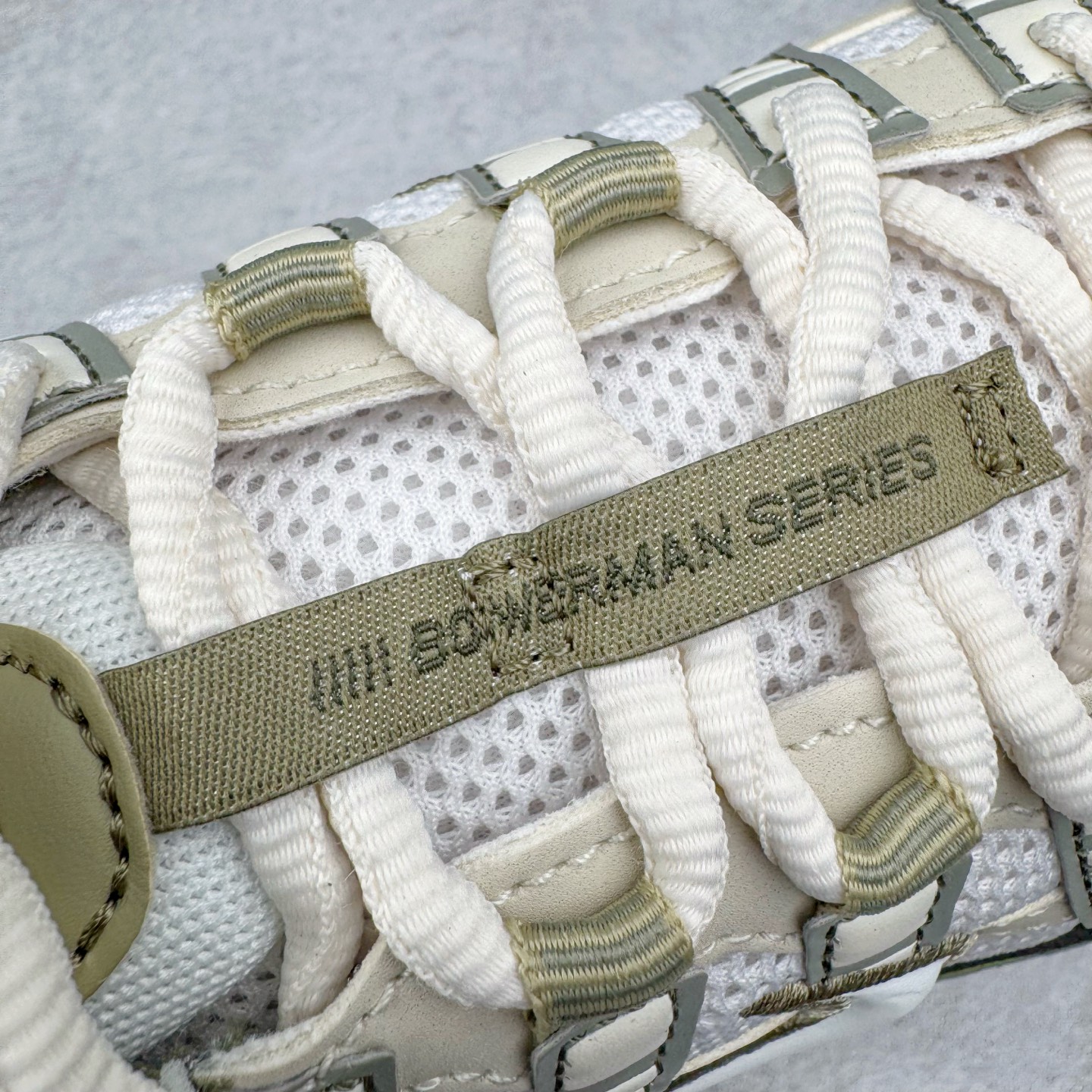 图片[21]-＃CS纯原 NK P-6000 系列低帮复古老爹风休闲运动舒适慢跑鞋 IH0246-320 购入原鞋原装纸板楦头开发 独家私模四层组合大底 市场唯一正确版本 良心定价 新配色陆续出货 进口三文治网面 融合 Pegasus 过往运动鞋设计 助力 21 世纪早期跑步运动跃升时尚新高度 采用透气网眼布、运动风格线条和耐穿覆面 兼具吸睛外观和舒适感受 中底泡绵以田径赛道为灵感 打造厚实设计 缔造出众缓震性能 尺码：36 36.5 37.5 38 38.5 39 40 40.5 41 42 42.5 43 44 44.5 45-选品中心