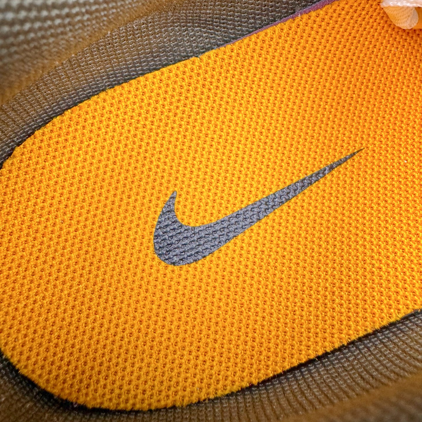 图片[20]-＃CS纯原 NK P-6000 系列低帮复古老爹风休闲运动舒适慢跑鞋 IH0246-320 购入原鞋原装纸板楦头开发 独家私模四层组合大底 市场唯一正确版本 良心定价 新配色陆续出货 进口三文治网面 融合 Pegasus 过往运动鞋设计 助力 21 世纪早期跑步运动跃升时尚新高度 采用透气网眼布、运动风格线条和耐穿覆面 兼具吸睛外观和舒适感受 中底泡绵以田径赛道为灵感 打造厚实设计 缔造出众缓震性能 尺码：36 36.5 37.5 38 38.5 39 40 40.5 41 42 42.5 43 44 44.5 45-选品中心