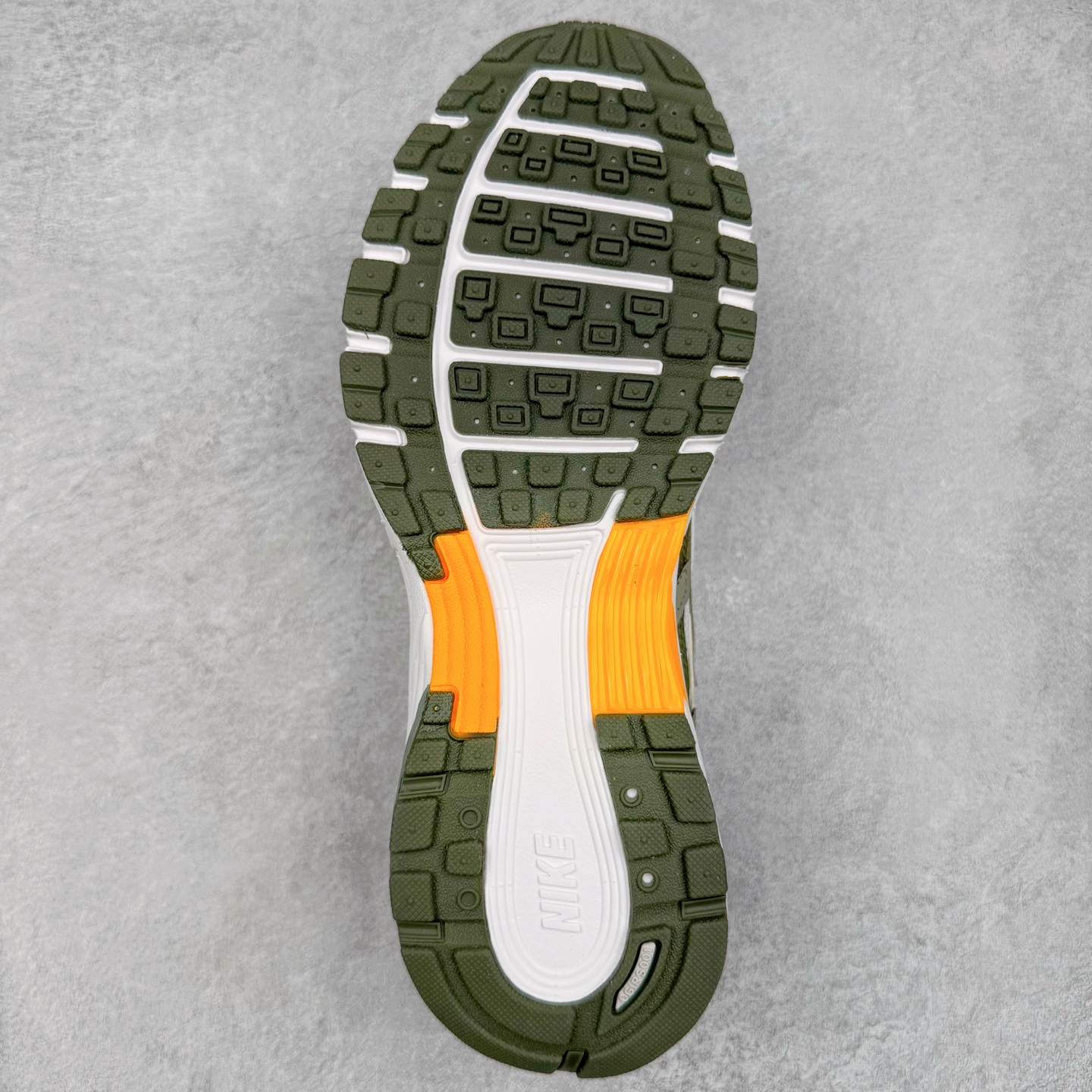 图片[9]-＃CS纯原 NK P-6000 系列低帮复古老爹风休闲运动舒适慢跑鞋 IH0246-320 购入原鞋原装纸板楦头开发 独家私模四层组合大底 市场唯一正确版本 良心定价 新配色陆续出货 进口三文治网面 融合 Pegasus 过往运动鞋设计 助力 21 世纪早期跑步运动跃升时尚新高度 采用透气网眼布、运动风格线条和耐穿覆面 兼具吸睛外观和舒适感受 中底泡绵以田径赛道为灵感 打造厚实设计 缔造出众缓震性能 尺码：36 36.5 37.5 38 38.5 39 40 40.5 41 42 42.5 43 44 44.5 45-选品中心