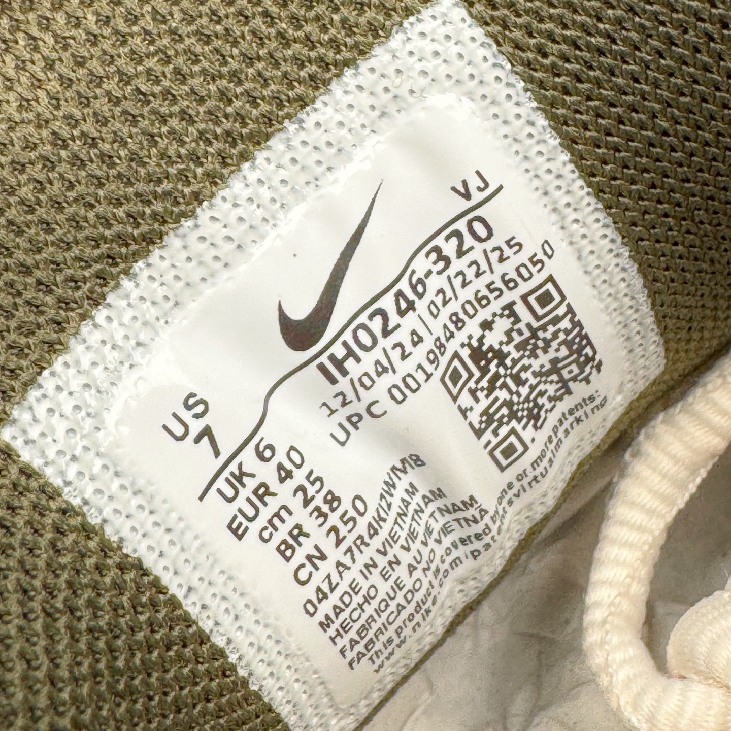 图片[19]-＃CS纯原 NK P-6000 系列低帮复古老爹风休闲运动舒适慢跑鞋 IH0246-320 购入原鞋原装纸板楦头开发 独家私模四层组合大底 市场唯一正确版本 良心定价 新配色陆续出货 进口三文治网面 融合 Pegasus 过往运动鞋设计 助力 21 世纪早期跑步运动跃升时尚新高度 采用透气网眼布、运动风格线条和耐穿覆面 兼具吸睛外观和舒适感受 中底泡绵以田径赛道为灵感 打造厚实设计 缔造出众缓震性能 尺码：36 36.5 37.5 38 38.5 39 40 40.5 41 42 42.5 43 44 44.5 45-选品中心