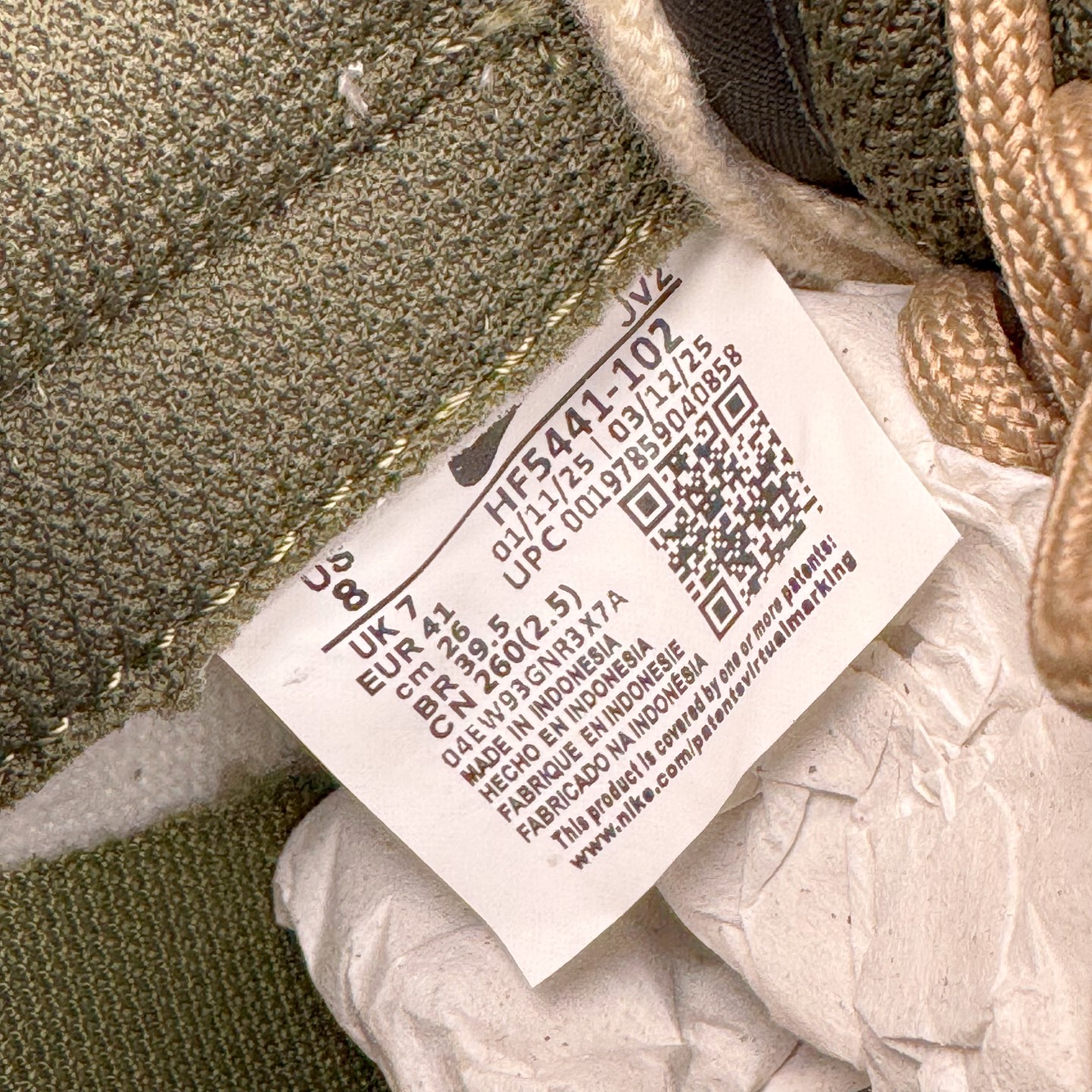 图片[12]-＃YC纯原 NK Dunk Low 羽毛 HF5441-102 此款以经典Dunk Low为廓形，醇厚米白为画布，做旧白交织浅棕鞋带，如大地本色般沉稳包容。标志性黑 Swoosh 划破沉闷，后跟细腻羽毛图腾，是打破常规的个性签章。点缀一抹亮橙，激活视觉记忆。拒绝千篇一律，以细节夺目，重构都市步履美学。定制系列天花板 无原鞋不开发 全系列得物原鞋一比一校对开发 配色持续更新中 终端对接 优势输出 全套原厂楦头原纸板数据档案倾力打造 原汁原味莞产 极致还原 圈内最强针车工艺 高端零售指定版 广东原厂配套原盒原标 鞋盒分三个尺码段 原厂冲刀 超高清洁度 全鞋零毛边皮料切割 采用原厂百宏鞋带以及原厂百宏织唛舌标 内标可供原厂几率过验 进口原装条纹中底布 四线拉帮白色点胶 原厂拉帮手法遵循公司 原厂电绣 极致还原 尺码：36 36.5 37.5 38 38.5 39 40 40.5 41 42 42.5 43 44 44.5 45 46-选品中心