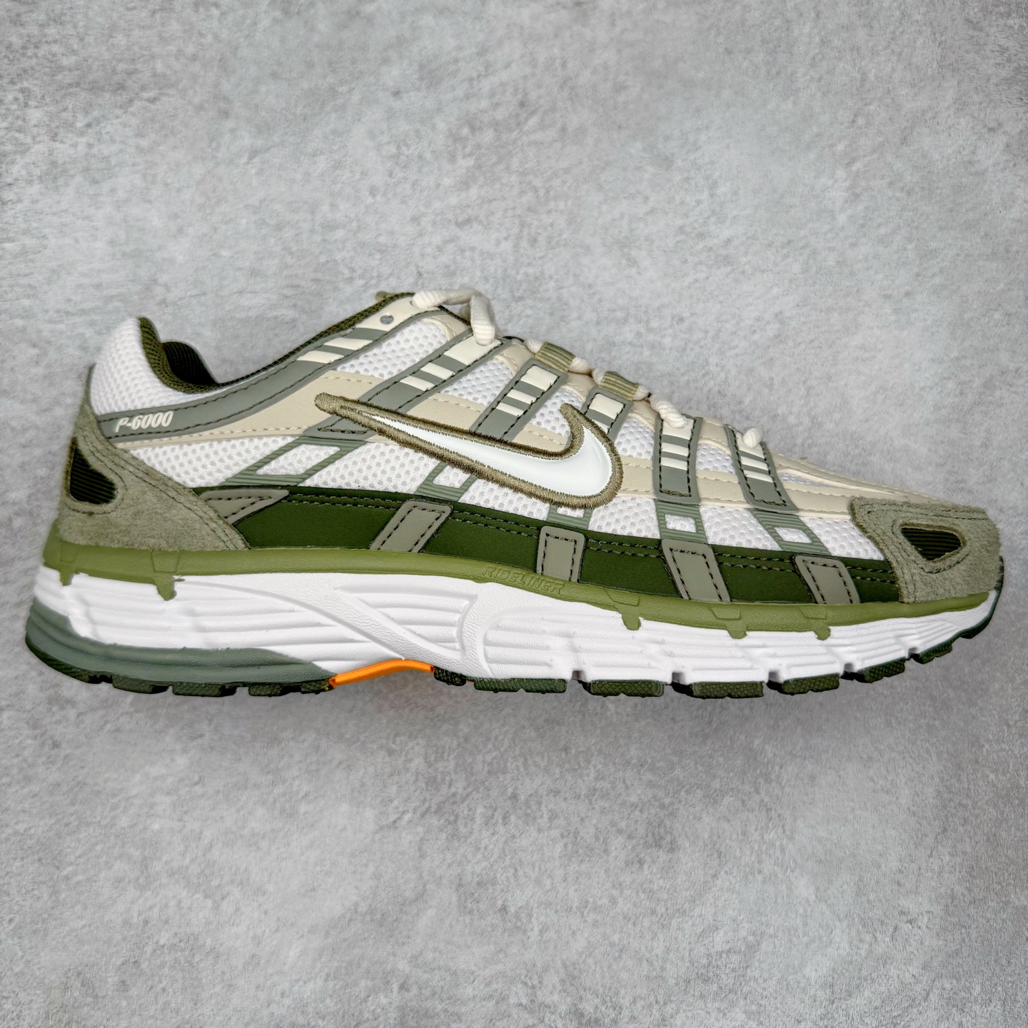 ＃CS纯原 NK P-6000 系列低帮复古老爹风休闲运动舒适慢跑鞋 IH0246-320 购入原鞋原装纸板楦头开发 独家私模四层组合大底 市场唯一正确版本 良心定价 新配色陆续出货 进口三文治网面 融合 Pegasus 过往运动鞋设计 助力 21 世纪早期跑步运动跃升时尚新高度 采用透气网眼布、运动风格线条和耐穿覆面 兼具吸睛外观和舒适感受 中底泡绵以田径赛道为灵感 打造厚实设计 缔造出众缓震性能 尺码：36 36.5 37.5 38 38.5 39 40 40.5 41 42 42.5 43 44 44.5 45-选品中心