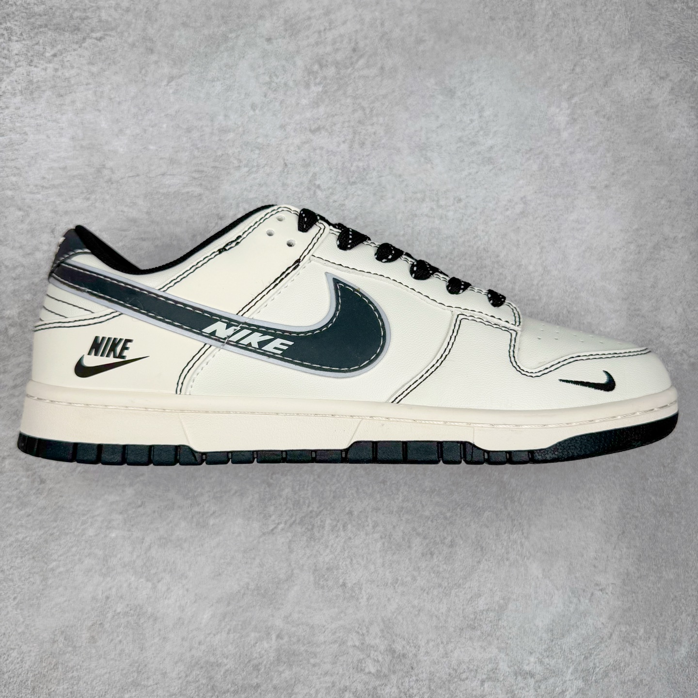 NK Dunk Low 定制配色 CS1688-116 大厂出品 极力推荐 原装头层材料 独家版型蒸餾加工帶來的是更好的视觉和脚感体验大厂纯原品质出货 清洁度 电绣工艺 皮料切割干净无任何毛边 细节完美 实拍调校N版已经零色差零失真 百分百还原实物色彩所见即所得 不存在货不对板色差等低级问题 选购参考实物拍摄 不混卖不参货 只用心做好货严格选品 承诺混一赔十 尺码：36 36.5 37.5 38 38.5 39 40 40.5 41 42 42.5 43 44 44.5 45-选品中心