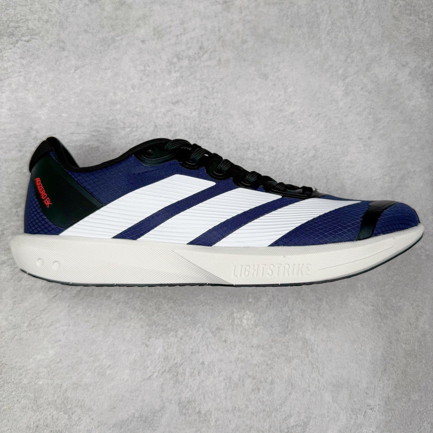 AD Adizero BK 夏季透气网眼竞速跑鞋 JP6515 融合Lightstrike和Lightstrike Pro技术 采用乙烯/乙酸乙烯酯(EVA)材质 打造舒适中底 含ENERGYROD能量碳柱 旨在为步伐添活力 尺码：36 36.5 37 38 38.5 39 40 40.5 41 42 42.5 43 44 44.5 45-选品中心