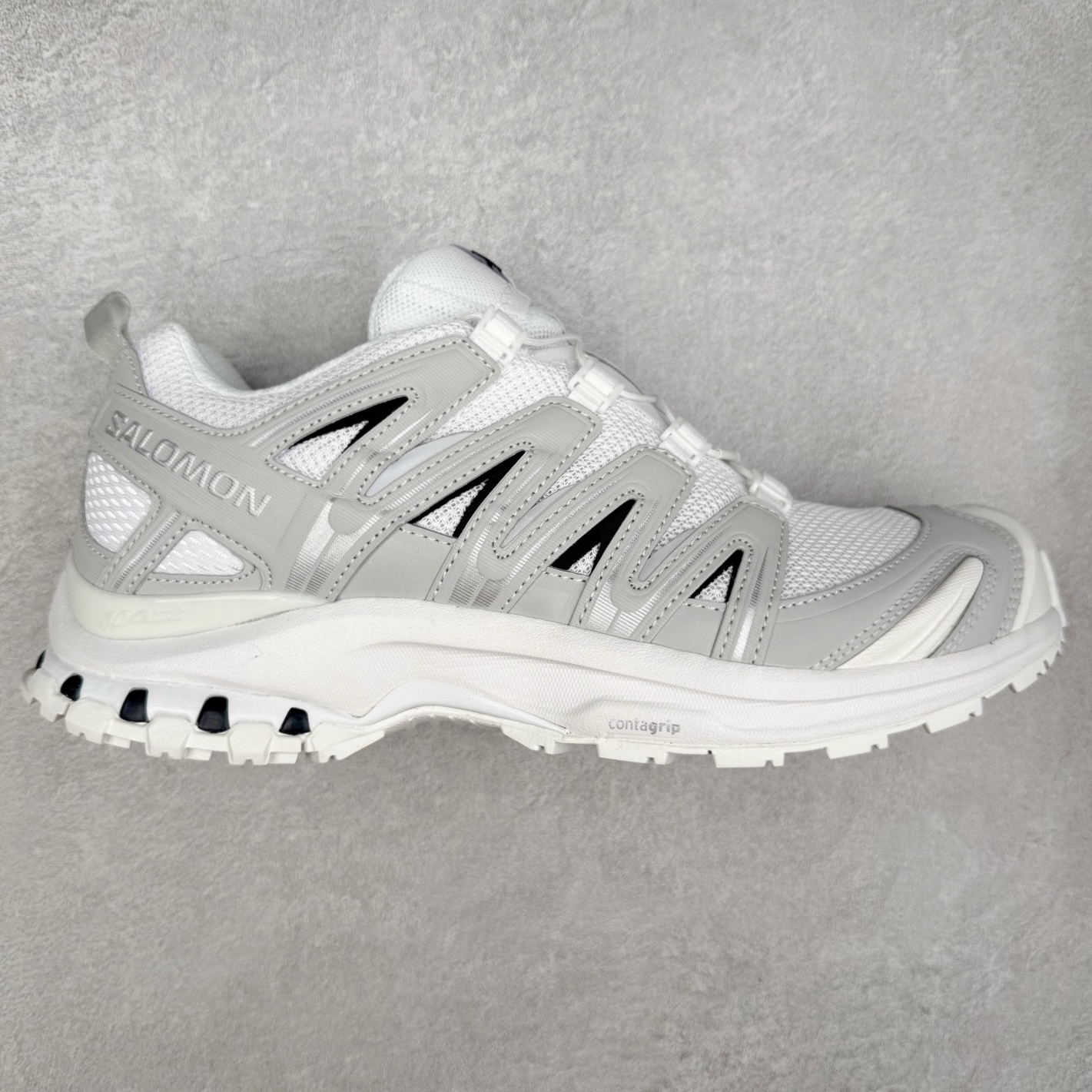 SALOMON XA Pro 3D ADV 萨洛蒙潮流越野机能户外功能鞋 纯原外贸平台特供订单 耗时半年巨作 全套原纸板楦头开发 原厂特供网布配套加持 确保原汁原味 完美呈现版型 原档数据独家私模五层组合大底 原装Ortholite轻量化鞋垫 中底布带钢印编号 原厂TPU锁扣 进口港宝加持 后跟自然饱满 还原公司包裹性 鞋面采用SENSIFT贴合技术 全方位贴合包裹脚型 鞋跟部鞋底牵引设计 提供强大的抓地性能 更适应野外崎岖不平的道路 其3D ADVANCED CHASSIS底盘 材料轻量大化 钉齿设计更具稳定性 防护性 鞋底易磨损区运用CONTAGRIP高耐磨材料 应对城市硬质路面长距离跑考验 尺码：36 36.5 37.5 38 38.5 39 40 40.5 41 42 42.5 43 44 44.5 45-选品中心