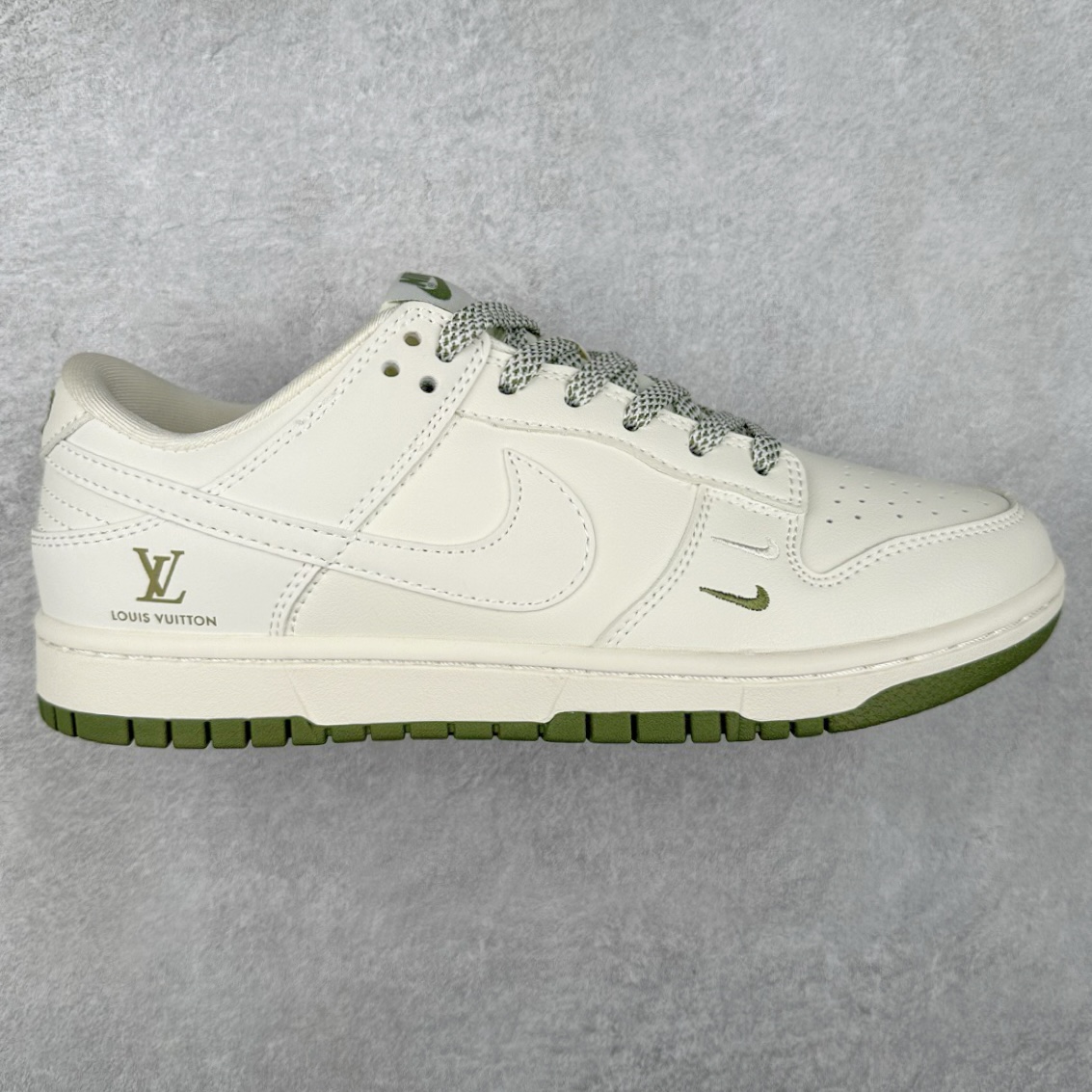 ＃纯原福利 NK Dunk Low 定制配色 大厂出品 极力推荐 原装头层材料 独家版型蒸餾加工帶來的是更好的视觉和脚感体验大厂纯原品质出货 清洁度 电绣工艺 皮料切割干净无任何毛边 细节完美 尺码：36 36.5 37.5 38 38.5 39 40 40.5 41 42 42.5 43 44 44.5 45-选品中心