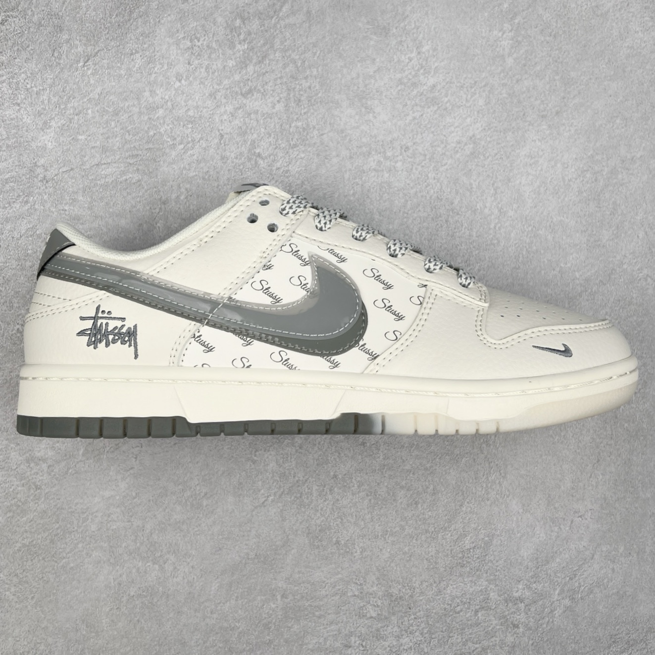 ＃纯原福利 NK Dunk Low 定制配色 大厂出品 极力推荐 原装头层材料 独家版型蒸餾加工帶來的是更好的视觉和脚感体验大厂纯原品质出货 清洁度 电绣工艺 皮料切割干净无任何毛边 细节完美 尺码：36 36.5 37.5 38 38.5 39 40 40.5 41 42 42.5 43 44 44.5 45-选品中心