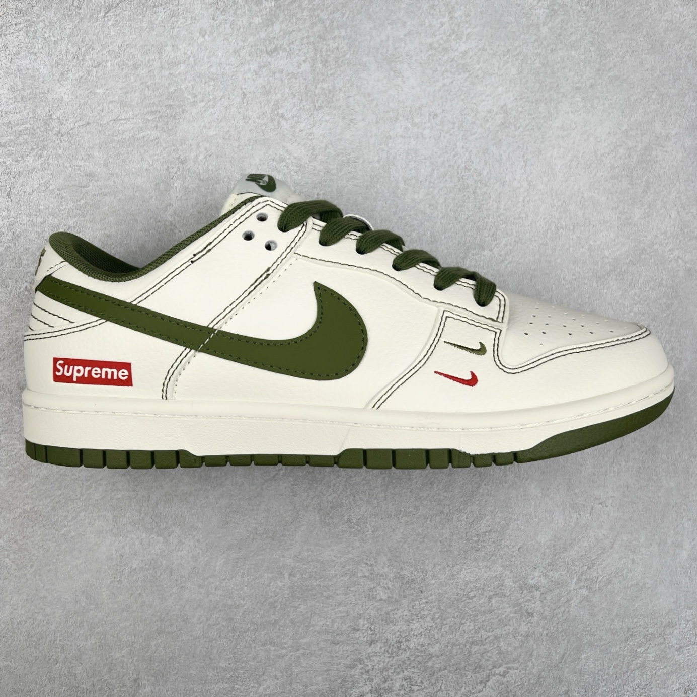 ＃纯原福利 NK Dunk Low 定制配色 大厂出品 极力推荐 原装头层材料 独家版型蒸餾加工帶來的是更好的视觉和脚感体验大厂纯原品质出货 清洁度 电绣工艺 皮料切割干净无任何毛边 细节完美 尺码：36 36.5 37.5 38 38.5 39 40 40.5 41 42 42.5 43 44 44.5 45-选品中心