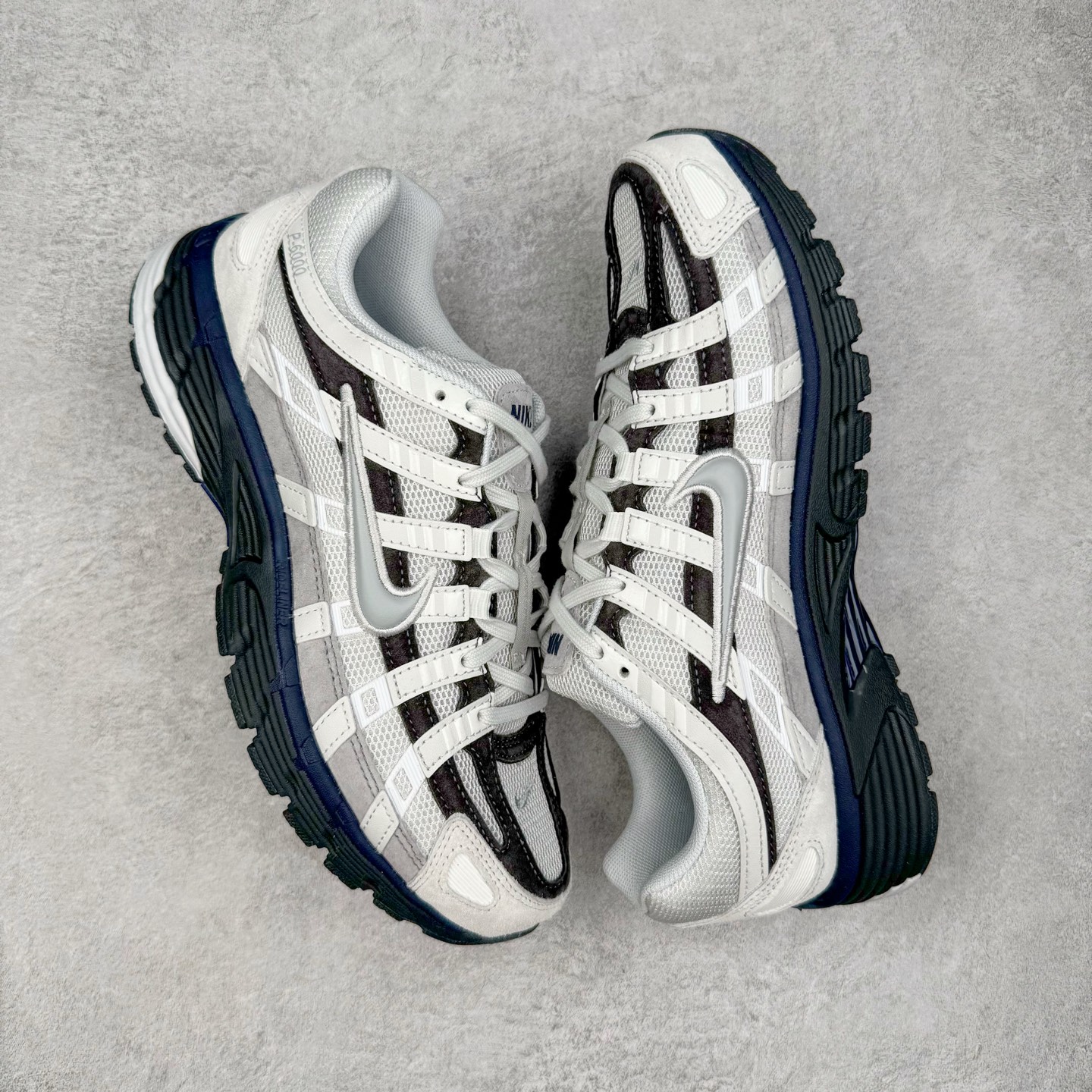 图片[3]-＃CS纯原 NK P-6000 系列低帮复古老爹风休闲运动舒适慢跑鞋 IB3081-001 购入原鞋原装纸板楦头开发 独家私模四层组合大底 市场唯一正确版本 良心定价 新配色陆续出货 进口三文治网面 融合 Pegasus 过往运动鞋设计 助力 21 世纪早期跑步运动跃升时尚新高度 采用透气网眼布、运动风格线条和耐穿覆面 兼具吸睛外观和舒适感受 中底泡绵以田径赛道为灵感 打造厚实设计 缔造出众缓震性能 尺码：36 36.5 37.5 38 38.5 39 40 40.5 41 42 42.5 43 44 44.5 45-选品中心