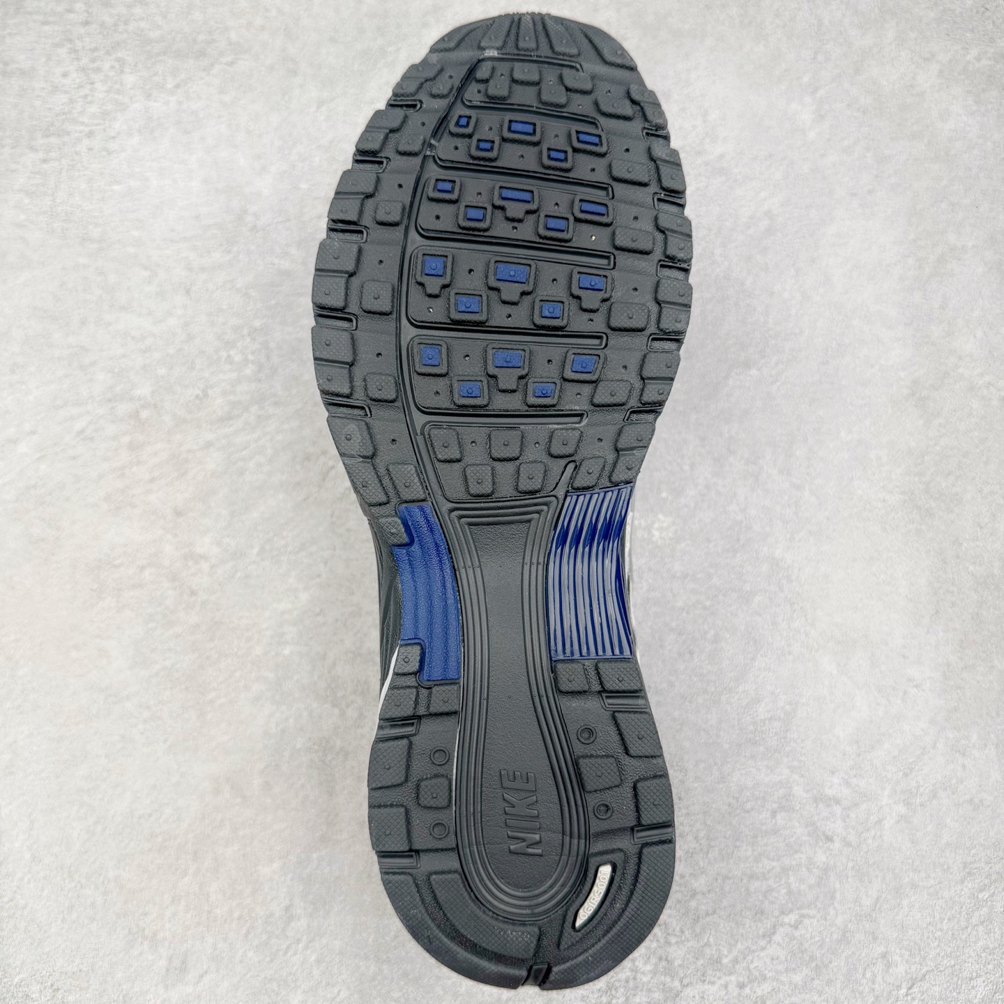 图片[9]-＃CS纯原 NK P-6000 系列低帮复古老爹风休闲运动舒适慢跑鞋 IB3081-001 购入原鞋原装纸板楦头开发 独家私模四层组合大底 市场唯一正确版本 良心定价 新配色陆续出货 进口三文治网面 融合 Pegasus 过往运动鞋设计 助力 21 世纪早期跑步运动跃升时尚新高度 采用透气网眼布、运动风格线条和耐穿覆面 兼具吸睛外观和舒适感受 中底泡绵以田径赛道为灵感 打造厚实设计 缔造出众缓震性能 尺码：36 36.5 37.5 38 38.5 39 40 40.5 41 42 42.5 43 44 44.5 45-选品中心