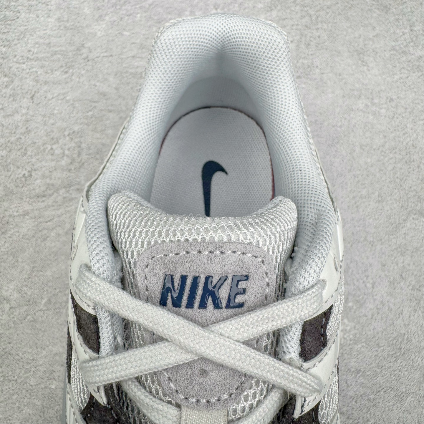 图片[14]-＃CS纯原 NK P-6000 系列低帮复古老爹风休闲运动舒适慢跑鞋 IB3081-001 购入原鞋原装纸板楦头开发 独家私模四层组合大底 市场唯一正确版本 良心定价 新配色陆续出货 进口三文治网面 融合 Pegasus 过往运动鞋设计 助力 21 世纪早期跑步运动跃升时尚新高度 采用透气网眼布、运动风格线条和耐穿覆面 兼具吸睛外观和舒适感受 中底泡绵以田径赛道为灵感 打造厚实设计 缔造出众缓震性能 尺码：36 36.5 37.5 38 38.5 39 40 40.5 41 42 42.5 43 44 44.5 45-选品中心