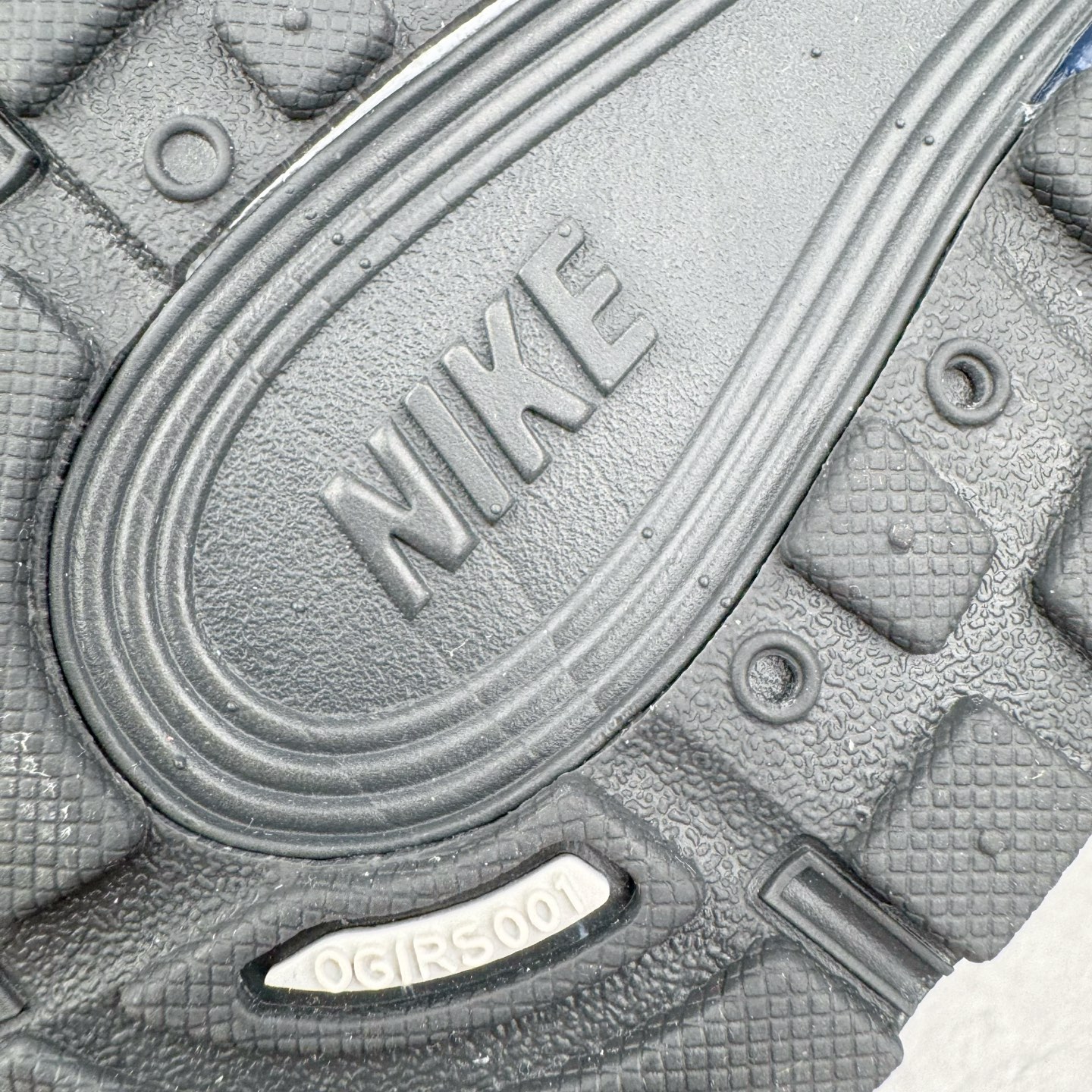 图片[19]-＃CS纯原 NK P-6000 系列低帮复古老爹风休闲运动舒适慢跑鞋 IB3081-001 购入原鞋原装纸板楦头开发 独家私模四层组合大底 市场唯一正确版本 良心定价 新配色陆续出货 进口三文治网面 融合 Pegasus 过往运动鞋设计 助力 21 世纪早期跑步运动跃升时尚新高度 采用透气网眼布、运动风格线条和耐穿覆面 兼具吸睛外观和舒适感受 中底泡绵以田径赛道为灵感 打造厚实设计 缔造出众缓震性能 尺码：36 36.5 37.5 38 38.5 39 40 40.5 41 42 42.5 43 44 44.5 45-选品中心