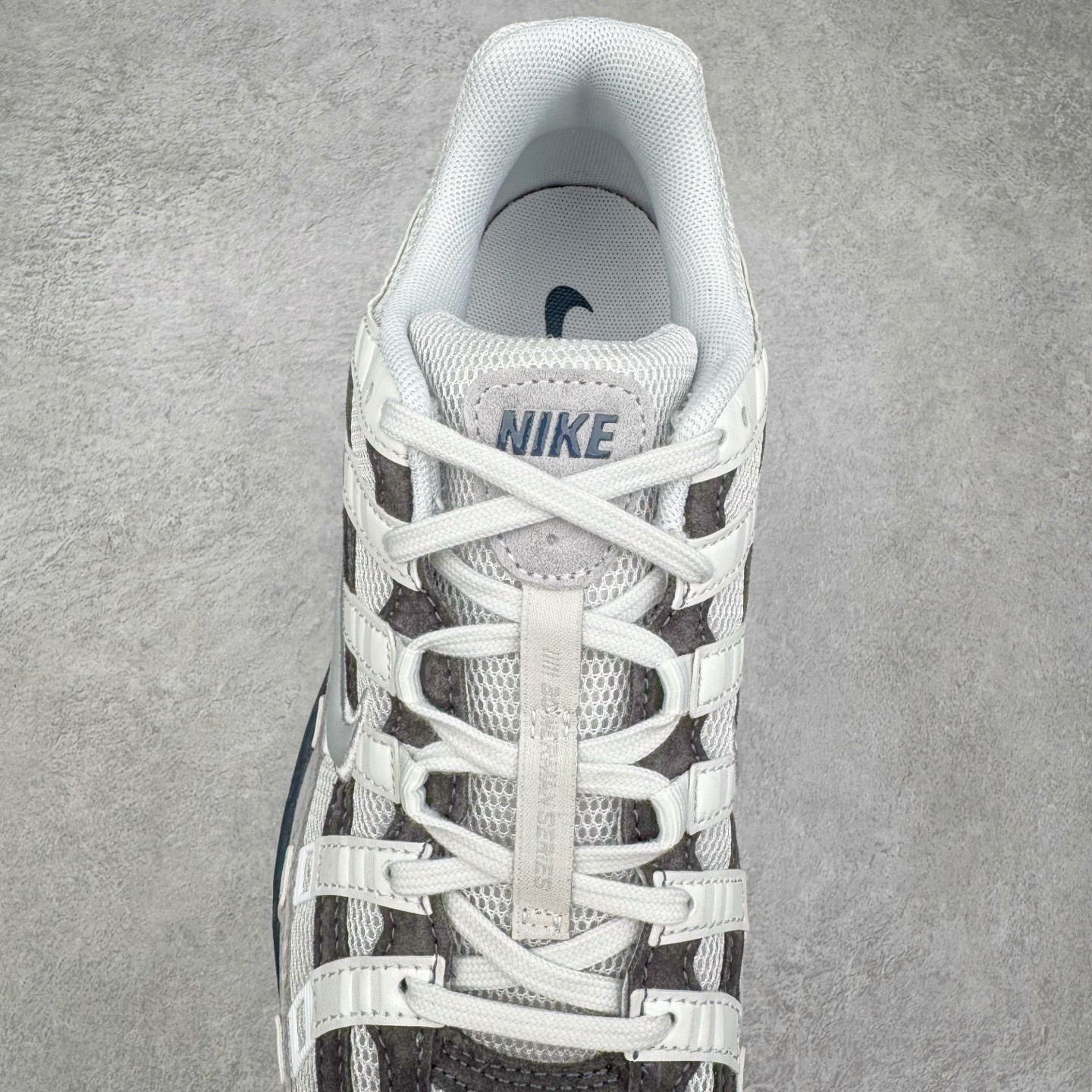 图片[5]-＃CS纯原 NK P-6000 系列低帮复古老爹风休闲运动舒适慢跑鞋 IB3081-001 购入原鞋原装纸板楦头开发 独家私模四层组合大底 市场唯一正确版本 良心定价 新配色陆续出货 进口三文治网面 融合 Pegasus 过往运动鞋设计 助力 21 世纪早期跑步运动跃升时尚新高度 采用透气网眼布、运动风格线条和耐穿覆面 兼具吸睛外观和舒适感受 中底泡绵以田径赛道为灵感 打造厚实设计 缔造出众缓震性能 尺码：36 36.5 37.5 38 38.5 39 40 40.5 41 42 42.5 43 44 44.5 45-选品中心