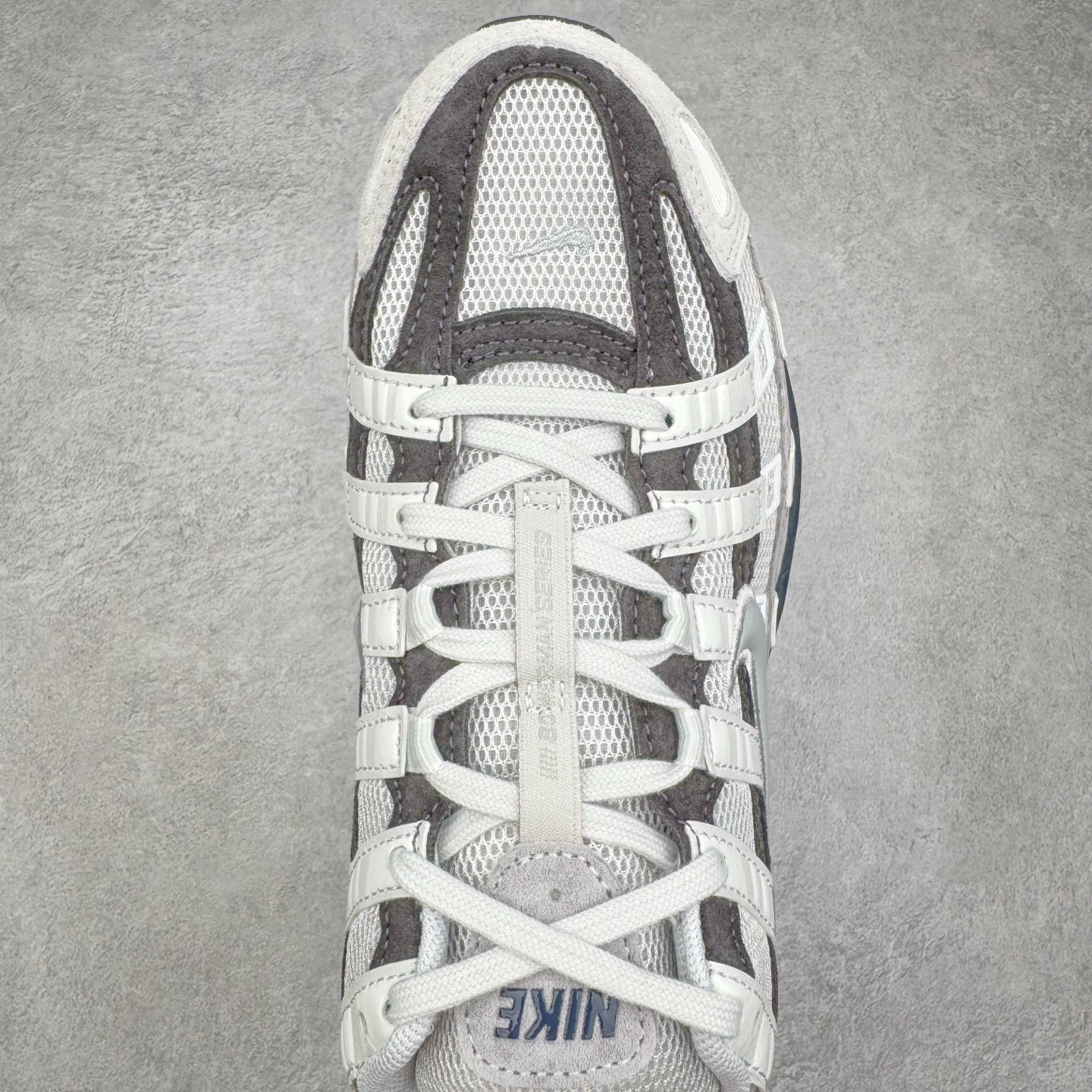 图片[4]-＃CS纯原 NK P-6000 系列低帮复古老爹风休闲运动舒适慢跑鞋 IB3081-001 购入原鞋原装纸板楦头开发 独家私模四层组合大底 市场唯一正确版本 良心定价 新配色陆续出货 进口三文治网面 融合 Pegasus 过往运动鞋设计 助力 21 世纪早期跑步运动跃升时尚新高度 采用透气网眼布、运动风格线条和耐穿覆面 兼具吸睛外观和舒适感受 中底泡绵以田径赛道为灵感 打造厚实设计 缔造出众缓震性能 尺码：36 36.5 37.5 38 38.5 39 40 40.5 41 42 42.5 43 44 44.5 45-选品中心