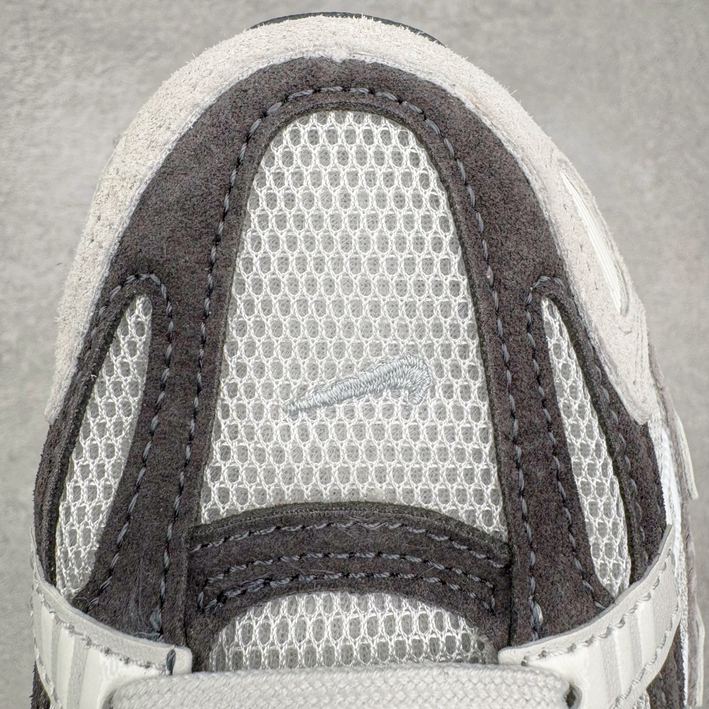 图片[15]-＃CS纯原 NK P-6000 系列低帮复古老爹风休闲运动舒适慢跑鞋 IB3081-001 购入原鞋原装纸板楦头开发 独家私模四层组合大底 市场唯一正确版本 良心定价 新配色陆续出货 进口三文治网面 融合 Pegasus 过往运动鞋设计 助力 21 世纪早期跑步运动跃升时尚新高度 采用透气网眼布、运动风格线条和耐穿覆面 兼具吸睛外观和舒适感受 中底泡绵以田径赛道为灵感 打造厚实设计 缔造出众缓震性能 尺码：36 36.5 37.5 38 38.5 39 40 40.5 41 42 42.5 43 44 44.5 45-选品中心