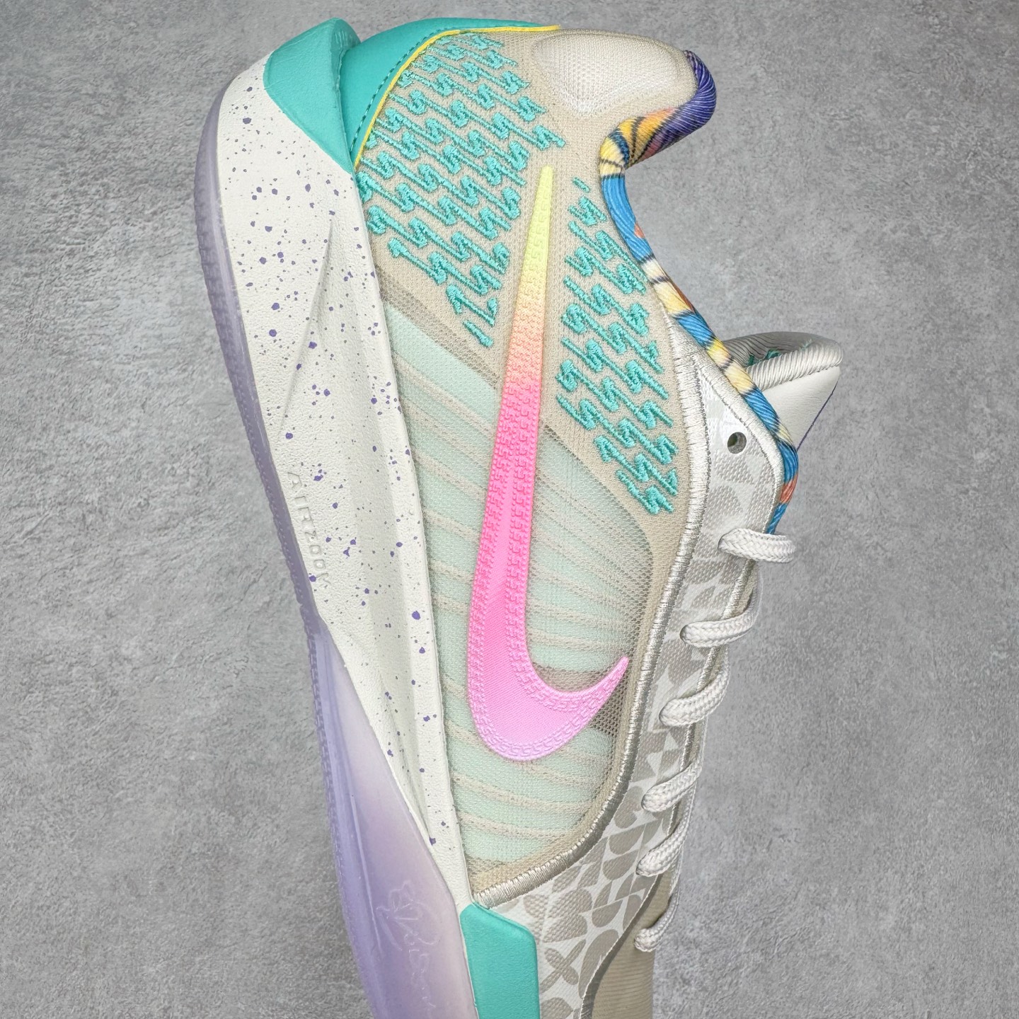 图片[6]-＃Max/灭世 NK Sabrina 2 萨布丽娜二代签名减震防滑低帮篮球鞋 Titan联名 HQ1846-001 革新登场🌪🔝颠覆革新出货‼️缓震配置独家革新！实战属性直接拉满👊🏻实战天花板上限再度提升！实战亲测-性能体验吊打国产同价位鞋款 ⚫️前掌扇形zoom➕增配中足抗扭片➕增配后掌马蹄ZOOM气垫（正品仅配置前掌扇形zoom） 完美解决 正品抗扭不足问题 ⚫️采用科比5代鞋楦以及龙骨数据打造！前后落差仅6mm！小科5实至名归！ ⚫️鞋身➕鞋头增配高频补强层，提升鞋头以及脚踝支撑性 ⚫️鞋垫采用高弹缓震垫材质-磨合一场直接贴合脚型☑️ ⚫️外底加厚2mm，升级止滑配方，磨合一次，抓地原地起飞 后卫旗舰有且只在灭世纯原（支持市场任意货品正面PK） 真材实料，肉眼可见！革新升级绝非空穴来风！灭世纯原内外兼修，用态度诠释最强实战货品👊🏻 尺码：39-46（尺码建议：标准亚洲楦 无需大半码）-选品中心