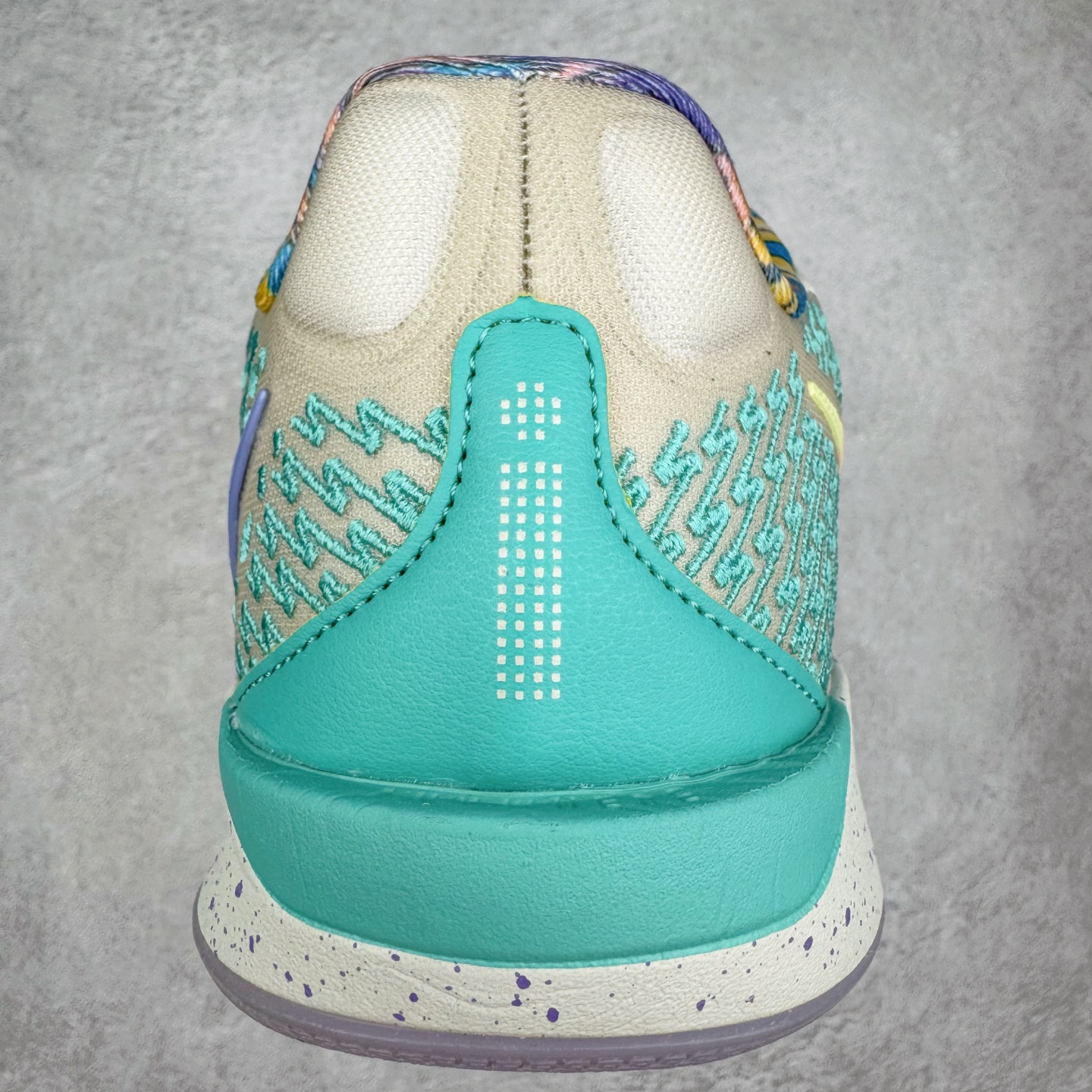 图片[8]-＃Max/灭世 NK Sabrina 2 萨布丽娜二代签名减震防滑低帮篮球鞋 Titan联名 HQ1846-001 革新登场🌪🔝颠覆革新出货‼️缓震配置独家革新！实战属性直接拉满👊🏻实战天花板上限再度提升！实战亲测-性能体验吊打国产同价位鞋款 ⚫️前掌扇形zoom➕增配中足抗扭片➕增配后掌马蹄ZOOM气垫（正品仅配置前掌扇形zoom） 完美解决 正品抗扭不足问题 ⚫️采用科比5代鞋楦以及龙骨数据打造！前后落差仅6mm！小科5实至名归！ ⚫️鞋身➕鞋头增配高频补强层，提升鞋头以及脚踝支撑性 ⚫️鞋垫采用高弹缓震垫材质-磨合一场直接贴合脚型☑️ ⚫️外底加厚2mm，升级止滑配方，磨合一次，抓地原地起飞 后卫旗舰有且只在灭世纯原（支持市场任意货品正面PK） 真材实料，肉眼可见！革新升级绝非空穴来风！灭世纯原内外兼修，用态度诠释最强实战货品👊🏻 尺码：39-46（尺码建议：标准亚洲楦 无需大半码）-选品中心