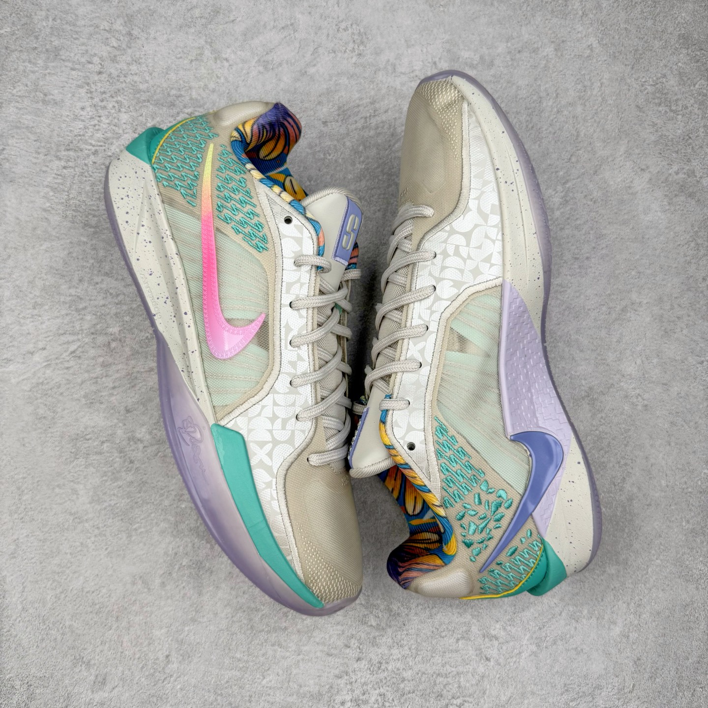 图片[3]-＃Max/灭世 NK Sabrina 2 萨布丽娜二代签名减震防滑低帮篮球鞋 Titan联名 HQ1846-001 革新登场🌪🔝颠覆革新出货‼️缓震配置独家革新！实战属性直接拉满👊🏻实战天花板上限再度提升！实战亲测-性能体验吊打国产同价位鞋款 ⚫️前掌扇形zoom➕增配中足抗扭片➕增配后掌马蹄ZOOM气垫（正品仅配置前掌扇形zoom） 完美解决 正品抗扭不足问题 ⚫️采用科比5代鞋楦以及龙骨数据打造！前后落差仅6mm！小科5实至名归！ ⚫️鞋身➕鞋头增配高频补强层，提升鞋头以及脚踝支撑性 ⚫️鞋垫采用高弹缓震垫材质-磨合一场直接贴合脚型☑️ ⚫️外底加厚2mm，升级止滑配方，磨合一次，抓地原地起飞 后卫旗舰有且只在灭世纯原（支持市场任意货品正面PK） 真材实料，肉眼可见！革新升级绝非空穴来风！灭世纯原内外兼修，用态度诠释最强实战货品👊🏻 尺码：39-46（尺码建议：标准亚洲楦 无需大半码）-选品中心